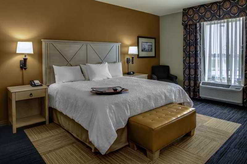 Hampton Inn & Suites Dodge City Hampton Inn & Suites Dodge City