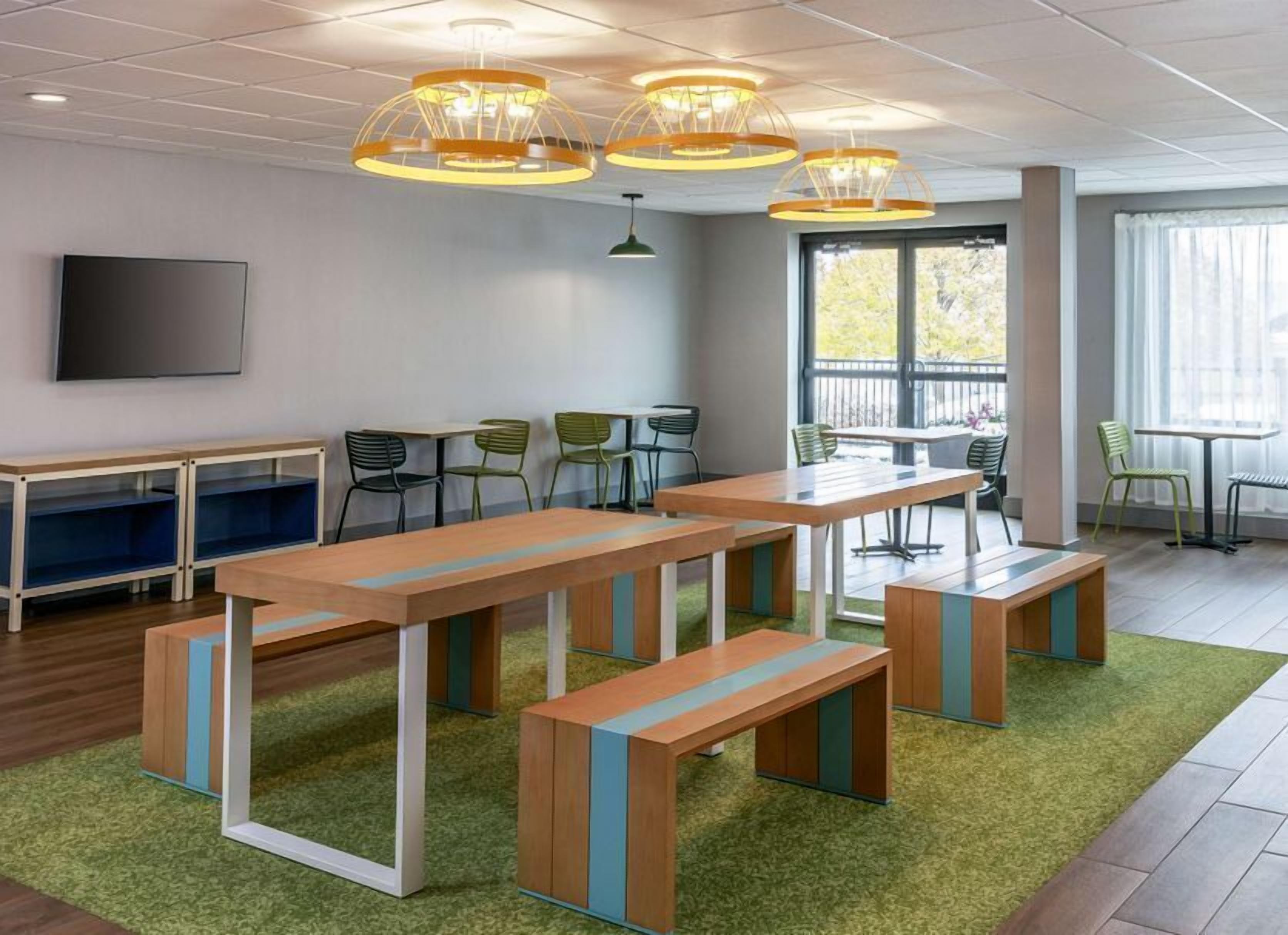 Spark by Hilton Louisville Airport Spark by Hilton Louisville Airport