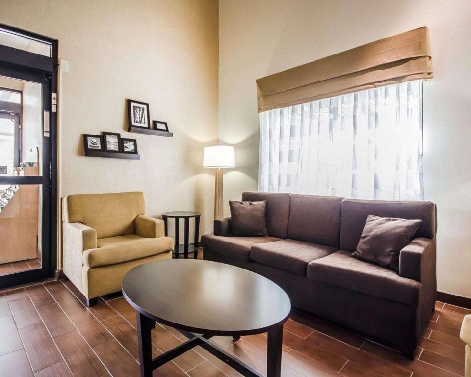 Spark by Hilton Louisville Airport Spark by Hilton Louisville Airport