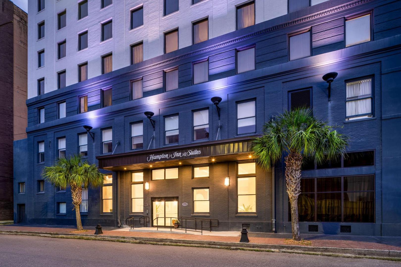Hampton Inn & Suites New Orleans Canal St. French Quarter Hampton Inn & Suites New Orleans Canal St. French Quarter