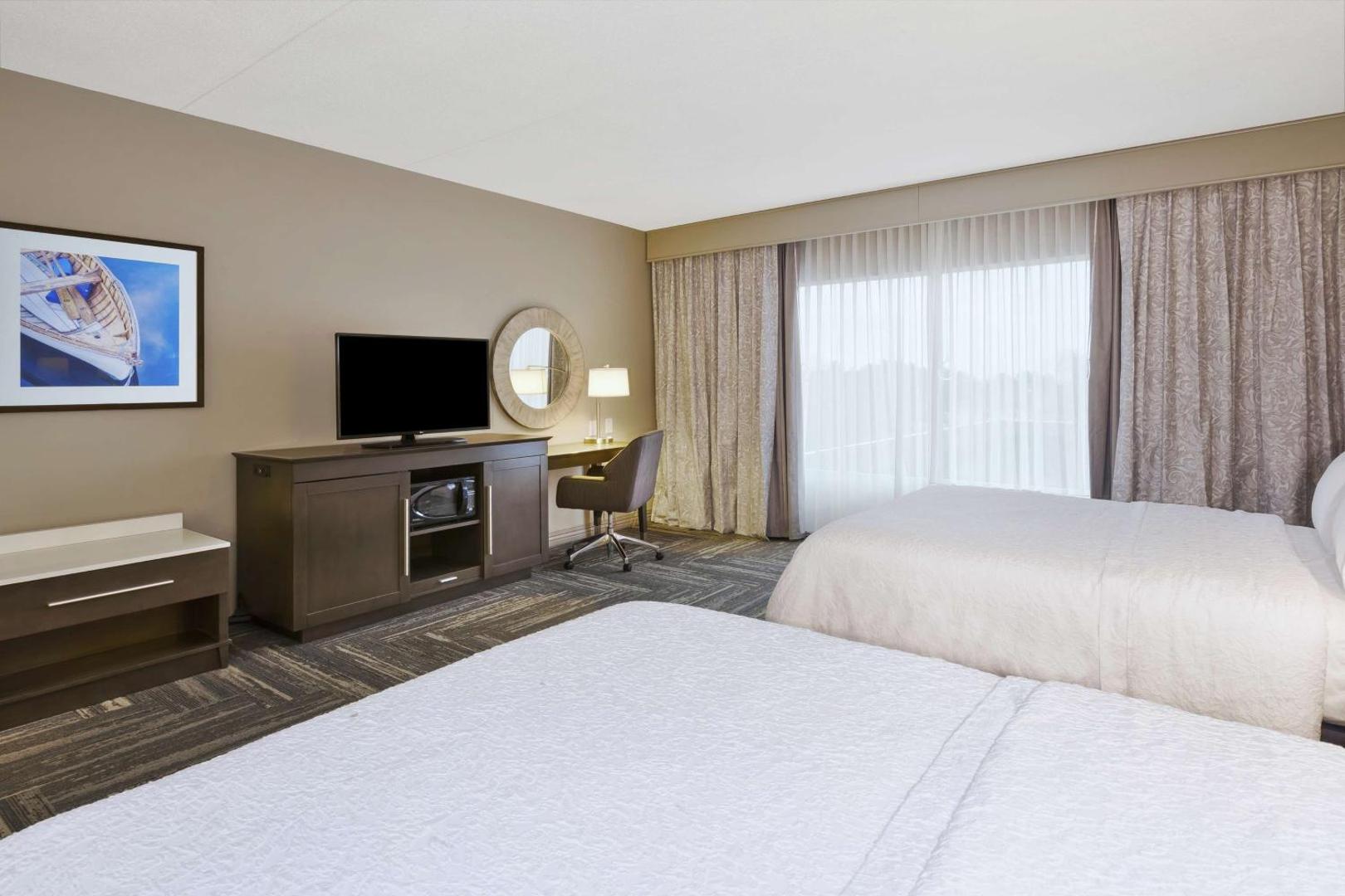 Hampton Inn & Suites Hampton Inn & Suites