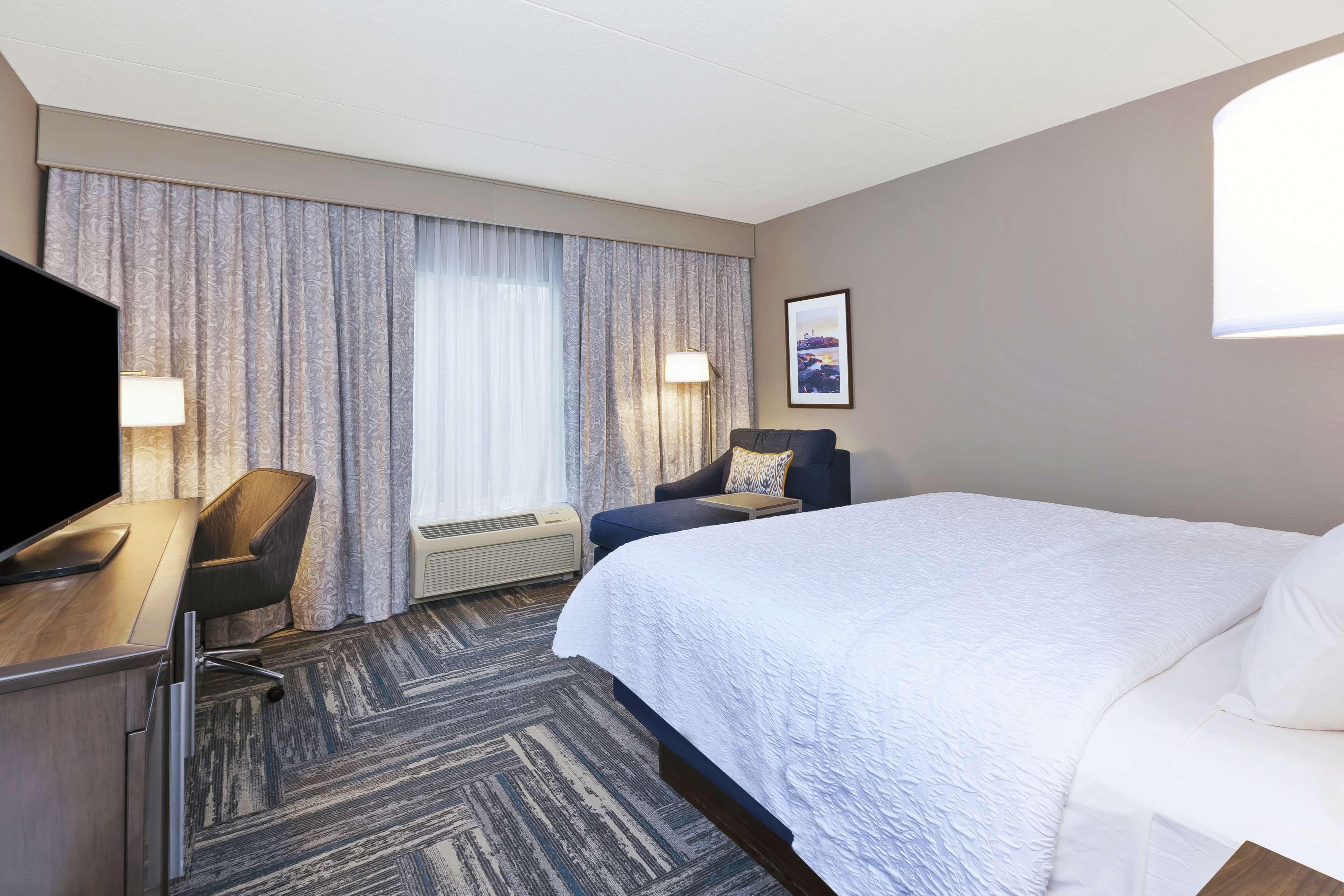 Hampton Inn & Suites Hampton Inn & Suites