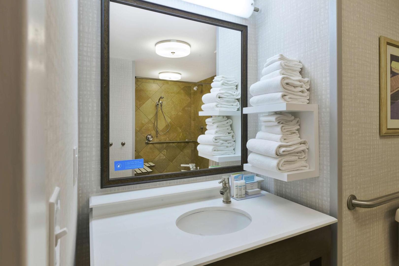 Hampton Inn & Suites Hampton Inn & Suites