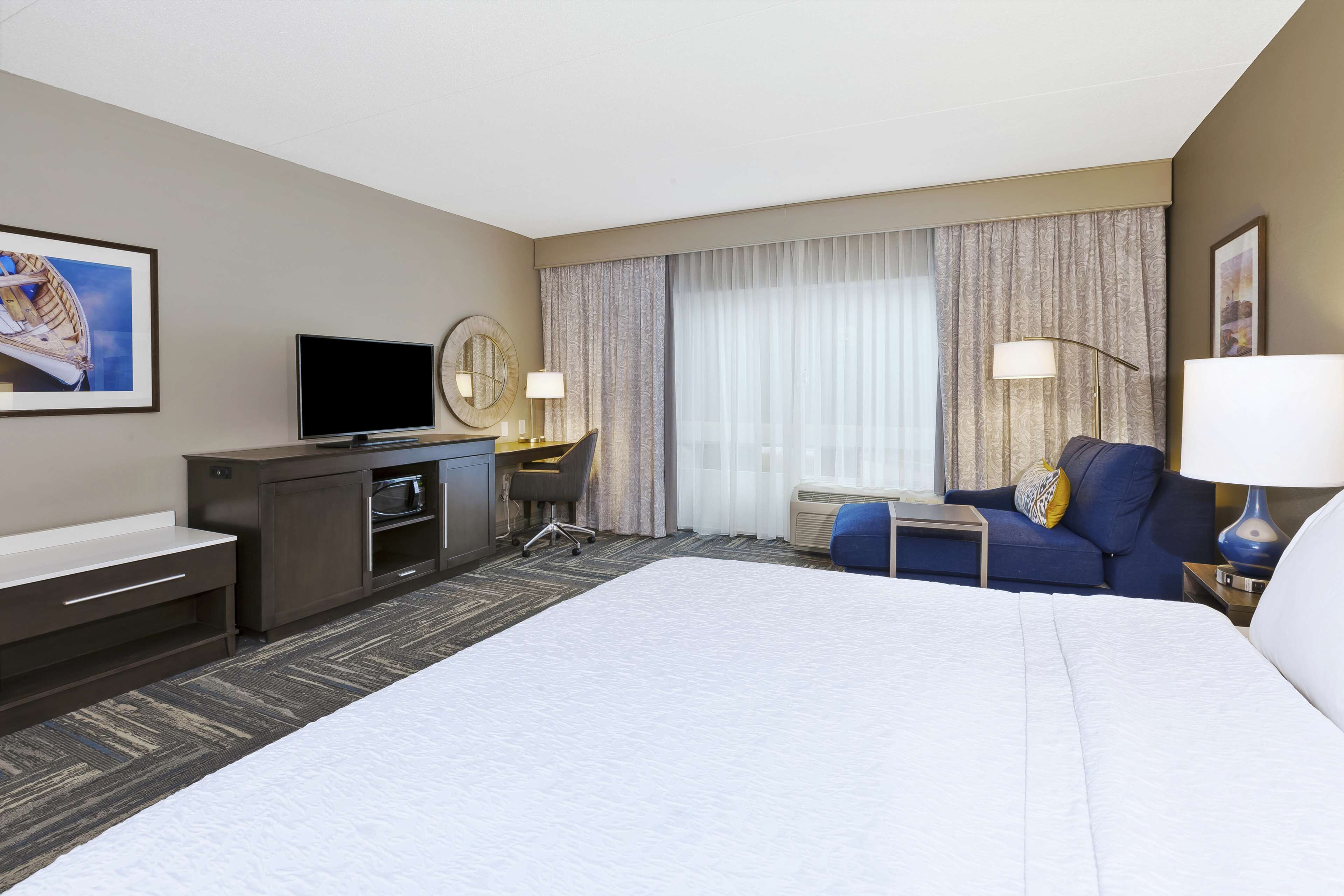 Hampton Inn & Suites Hampton Inn & Suites
