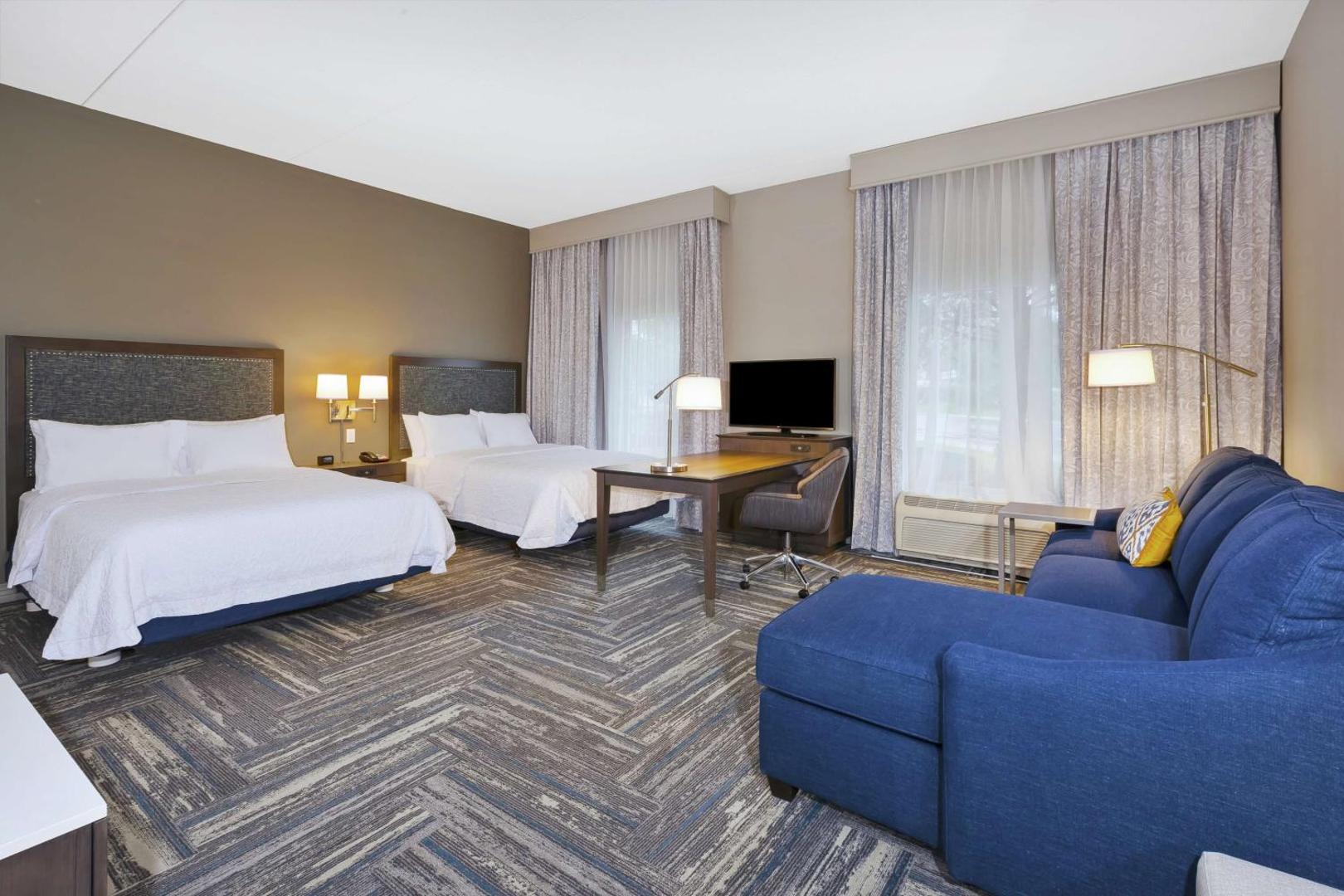 Hampton Inn & Suites Hampton Inn & Suites