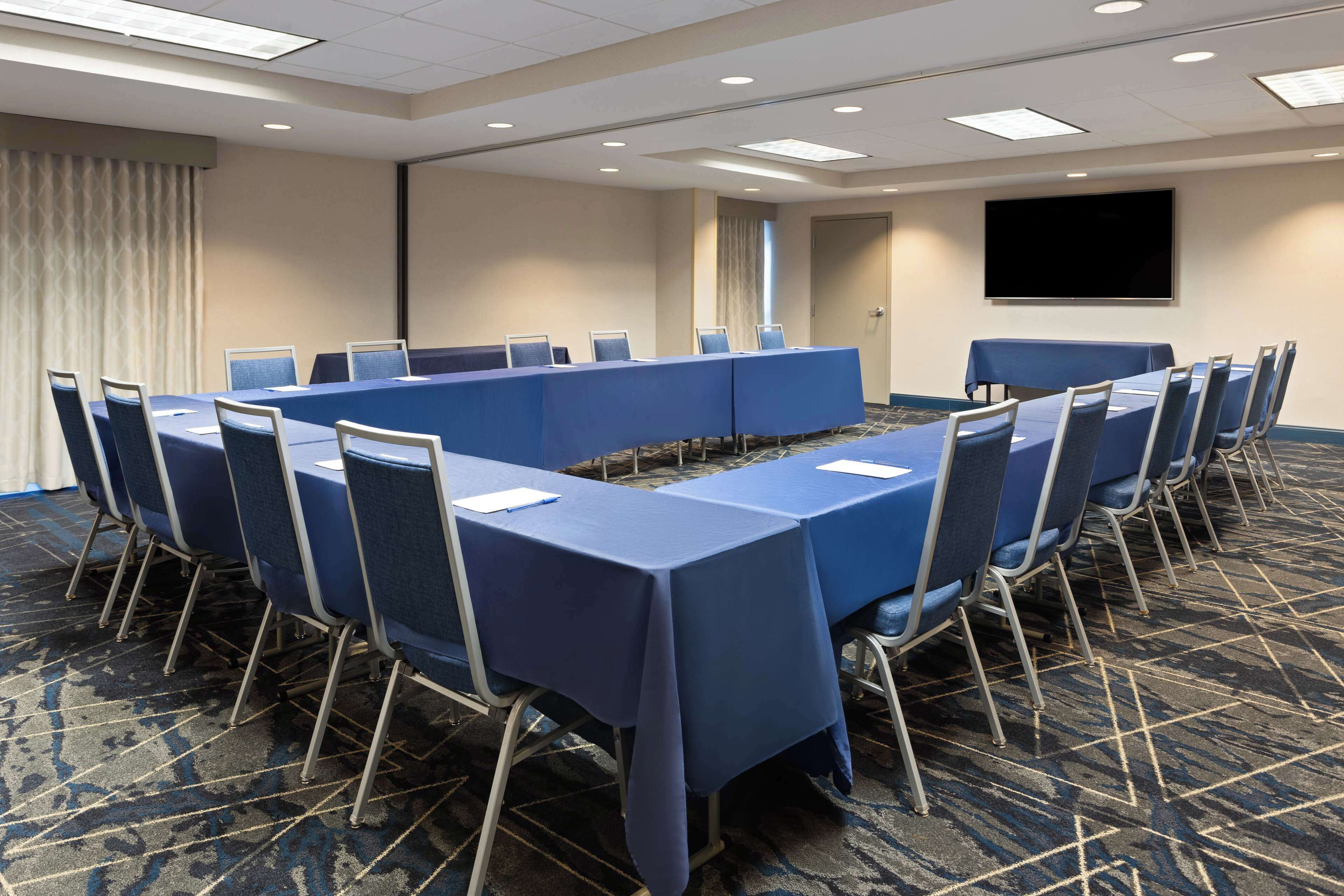 Hampton Inn & Suites Hampton Inn & Suites