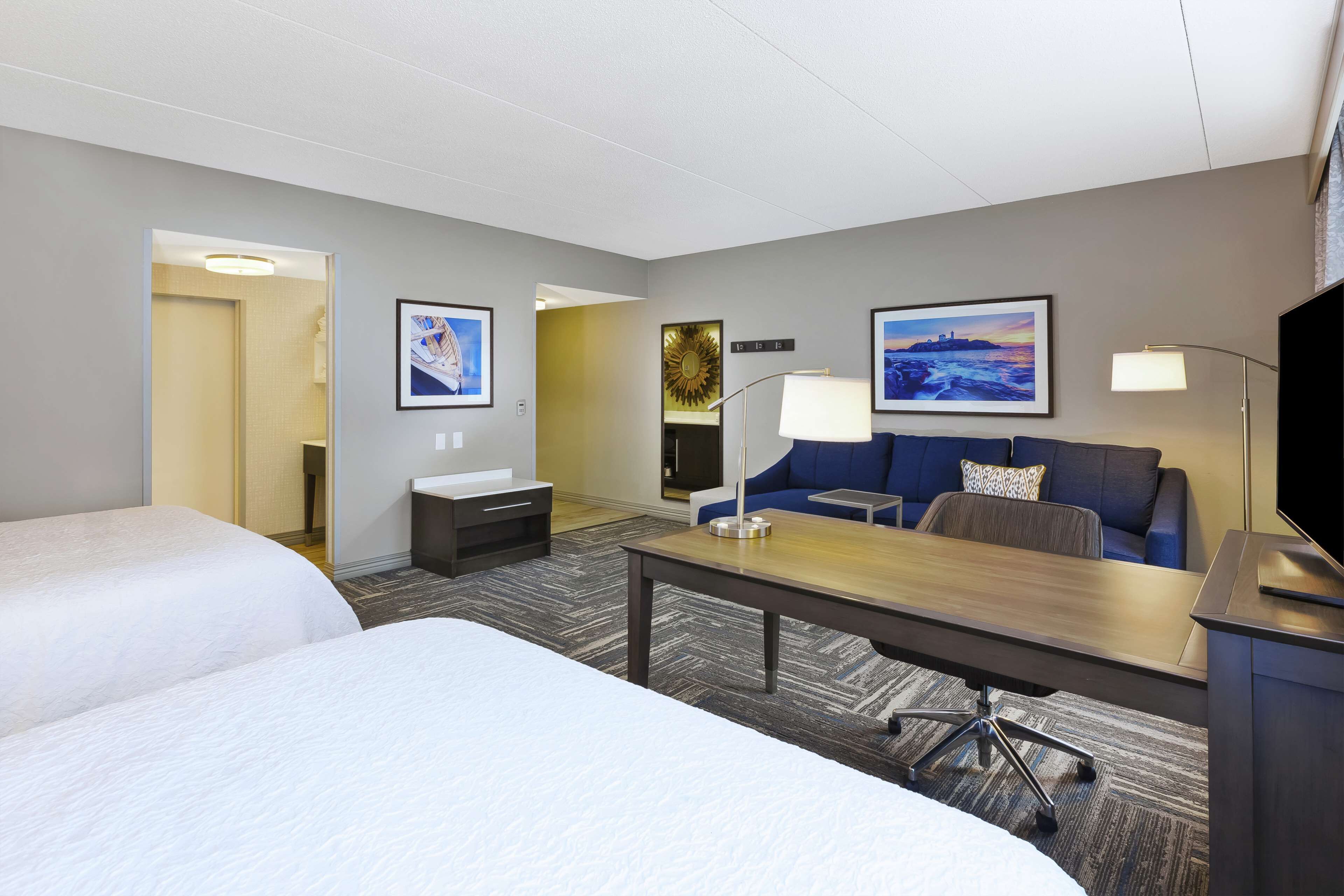 Hampton Inn & Suites Hampton Inn & Suites