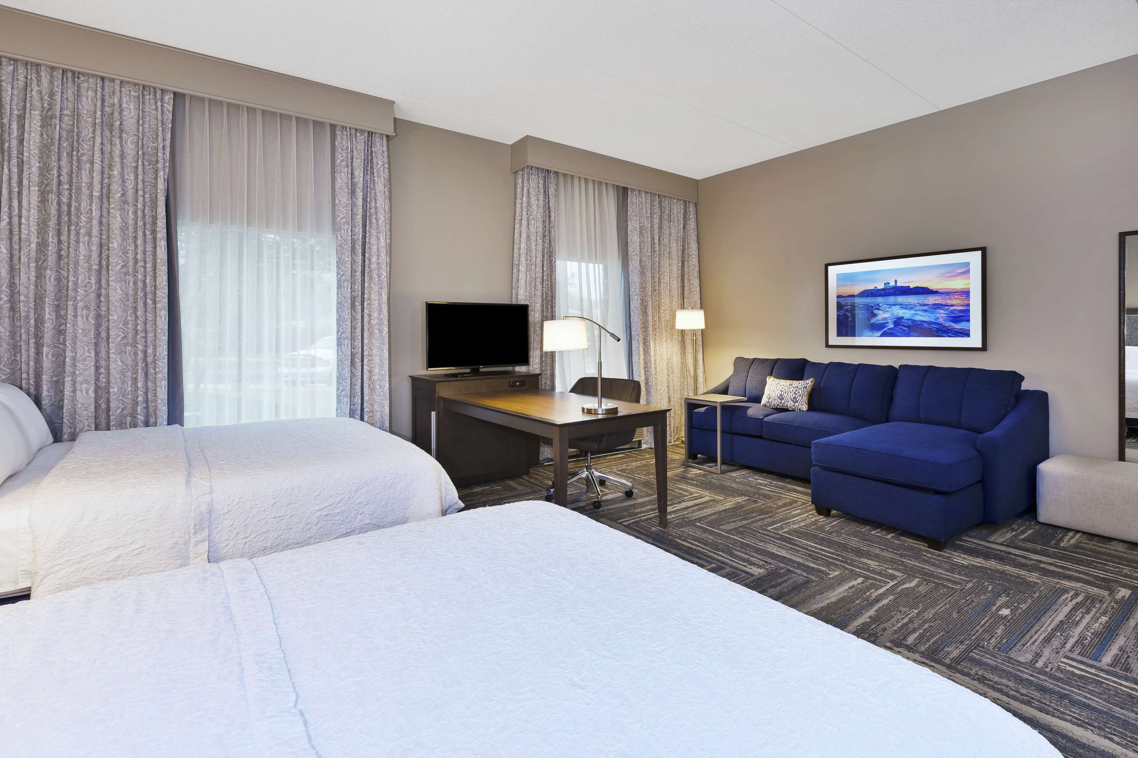 Hampton Inn & Suites Hampton Inn & Suites