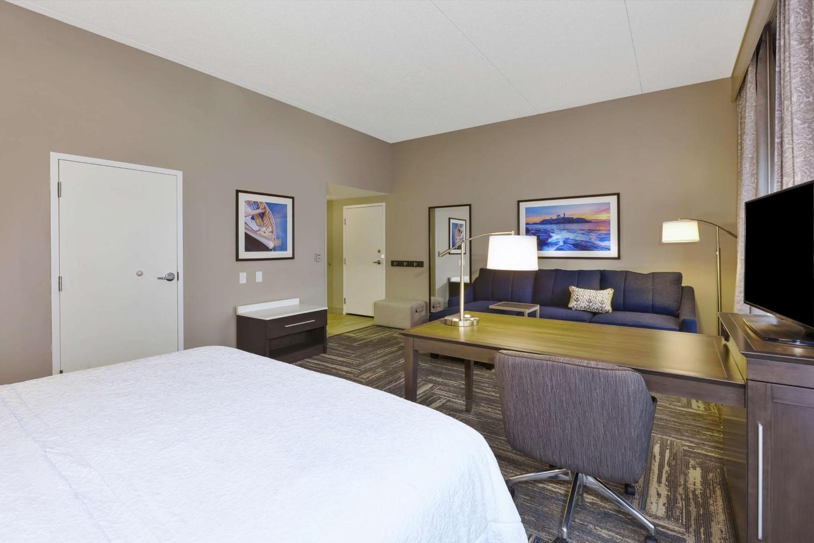 Hampton Inn & Suites Hampton Inn & Suites