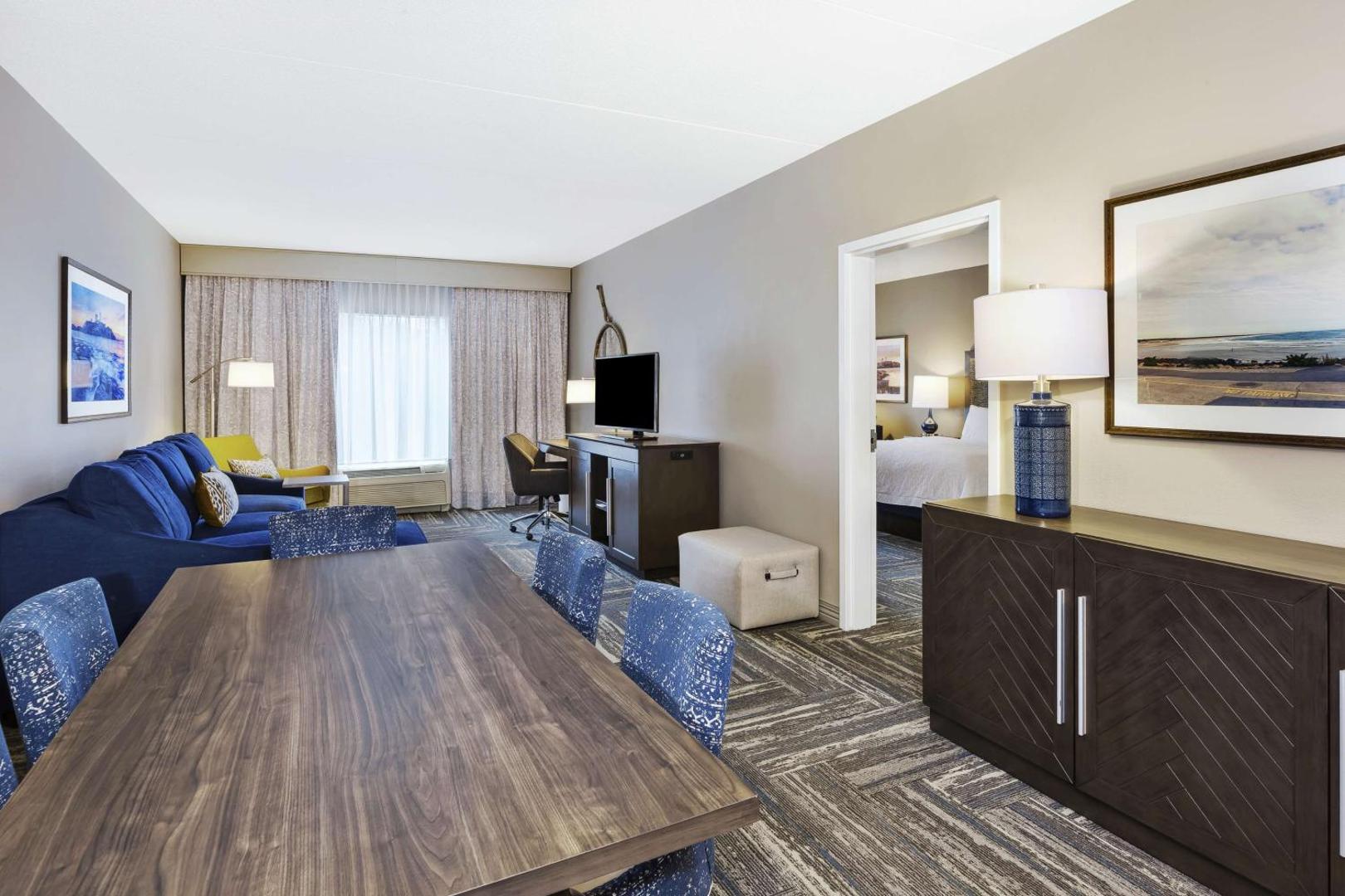 Hampton Inn & Suites Hampton Inn & Suites