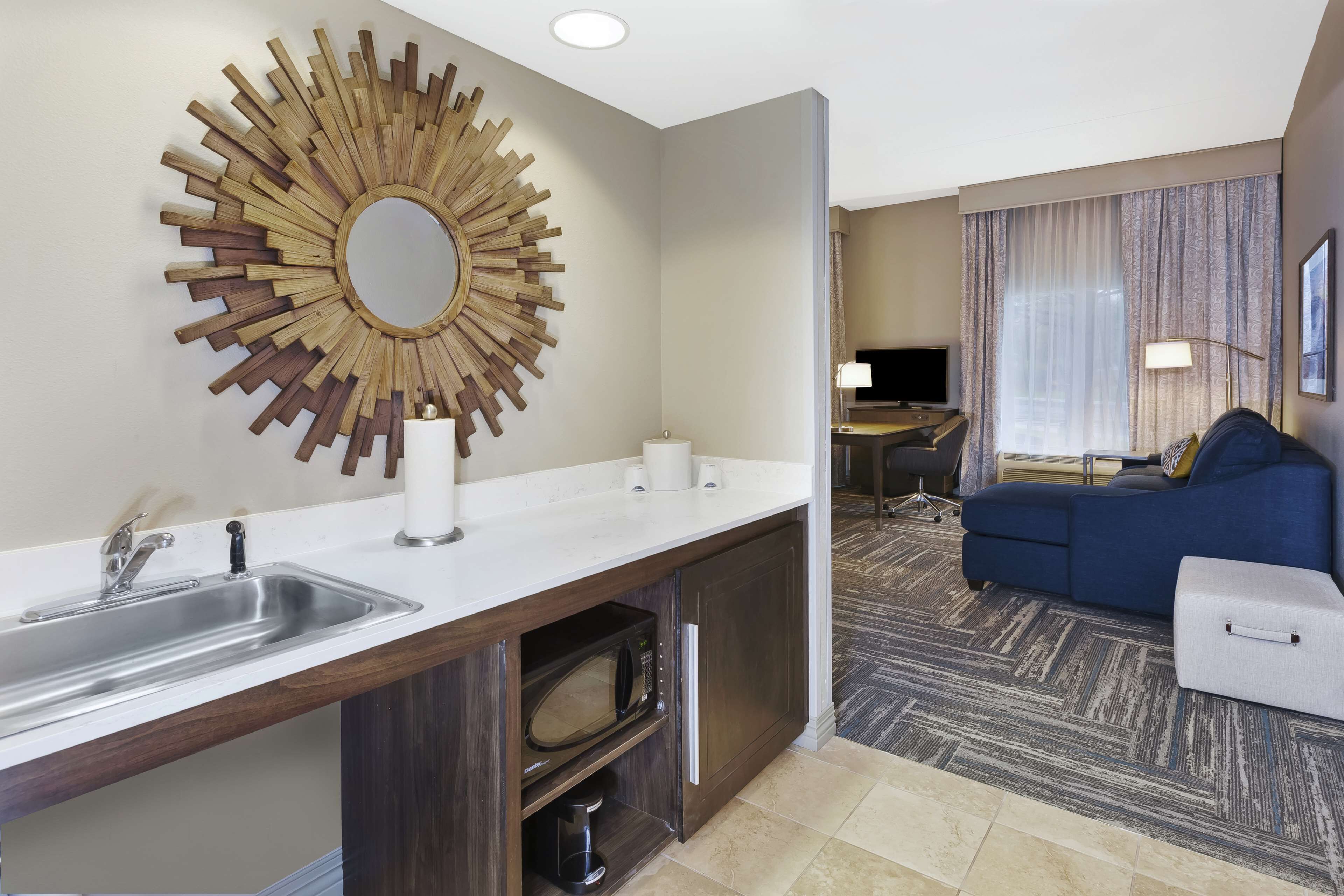 Hampton Inn & Suites Hampton Inn & Suites