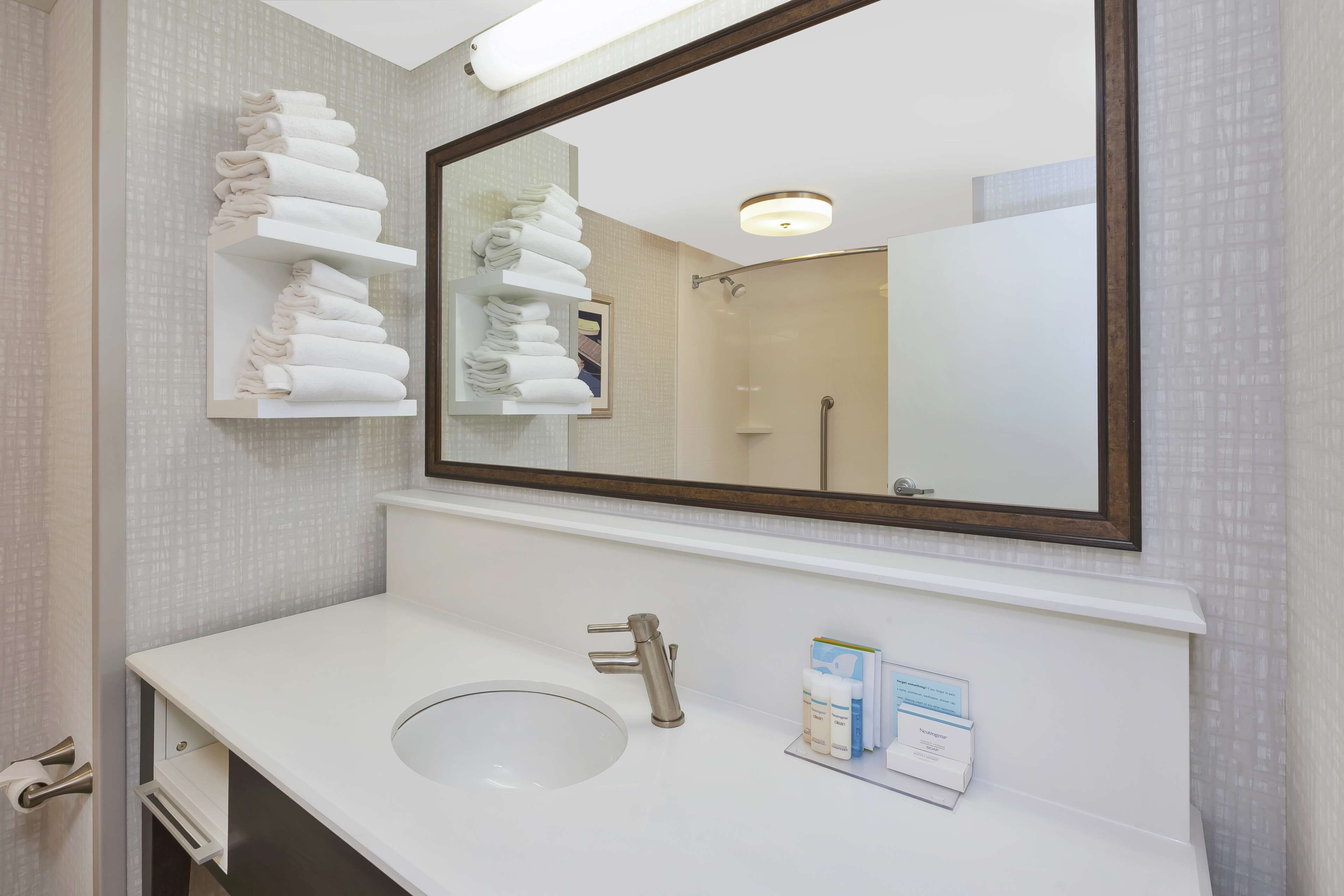 Hampton Inn & Suites Hampton Inn & Suites