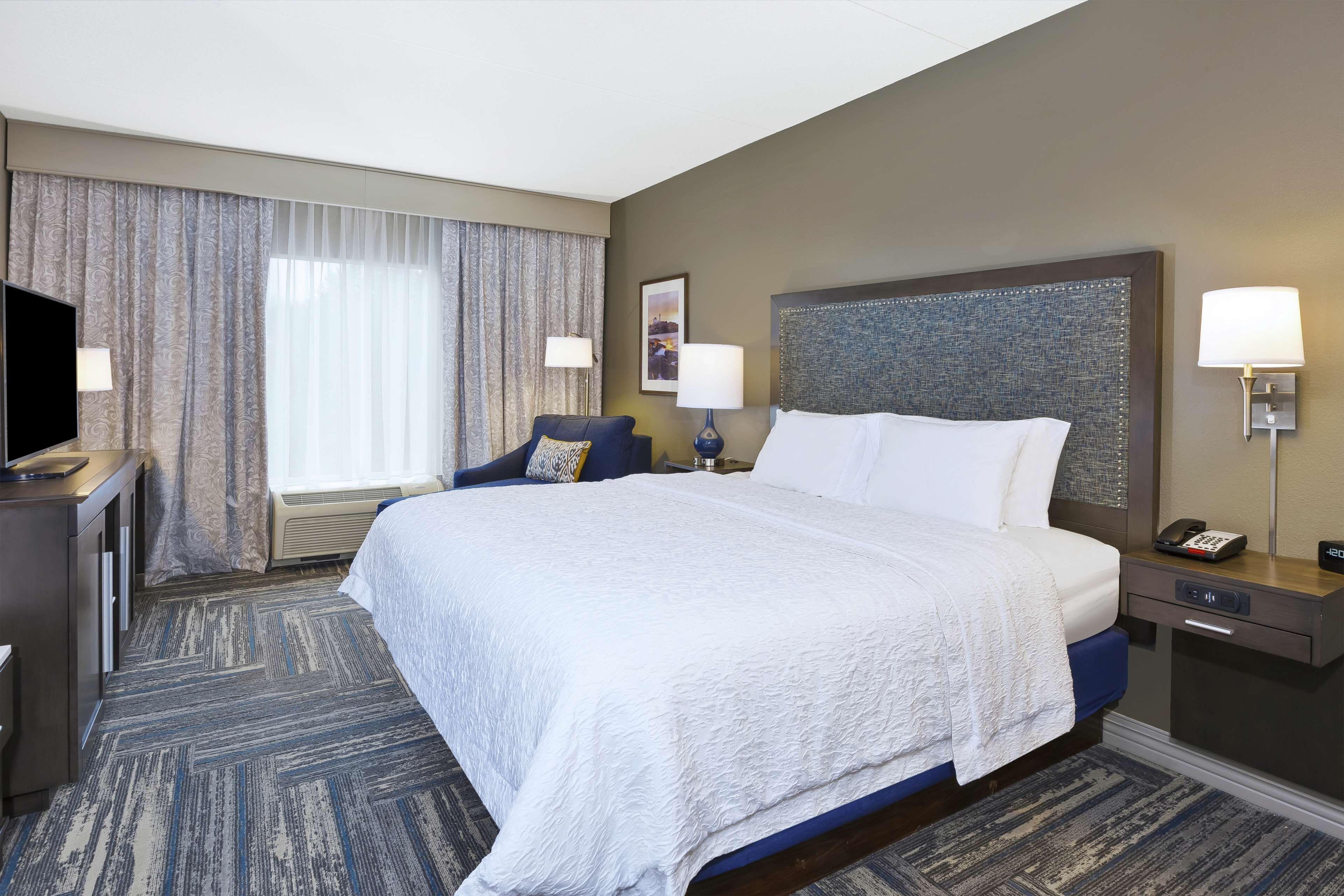 Hampton Inn & Suites Hampton Inn & Suites