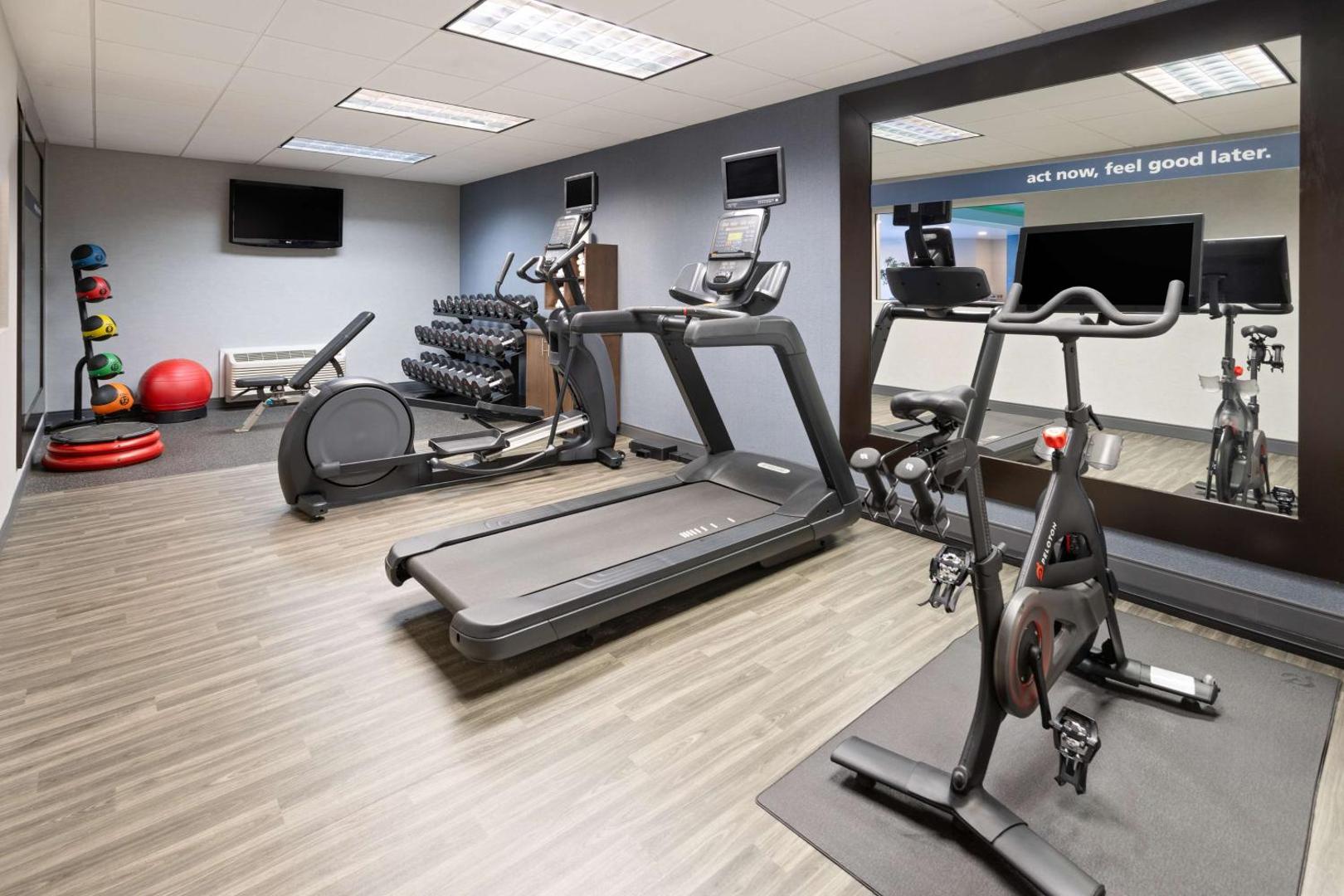 Hampton Inn & Suites Hampton Inn & Suites