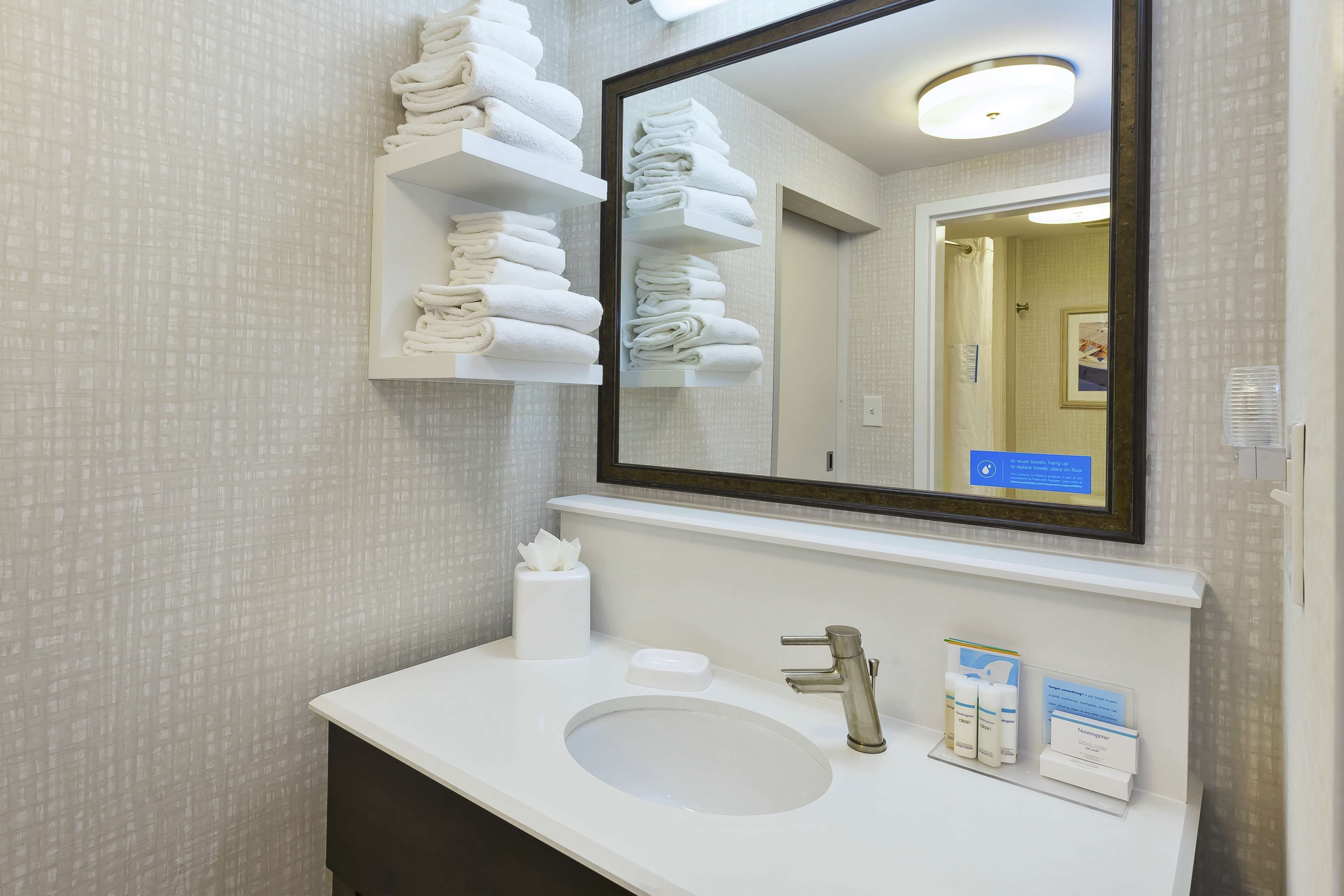Hampton Inn & Suites Hampton Inn & Suites