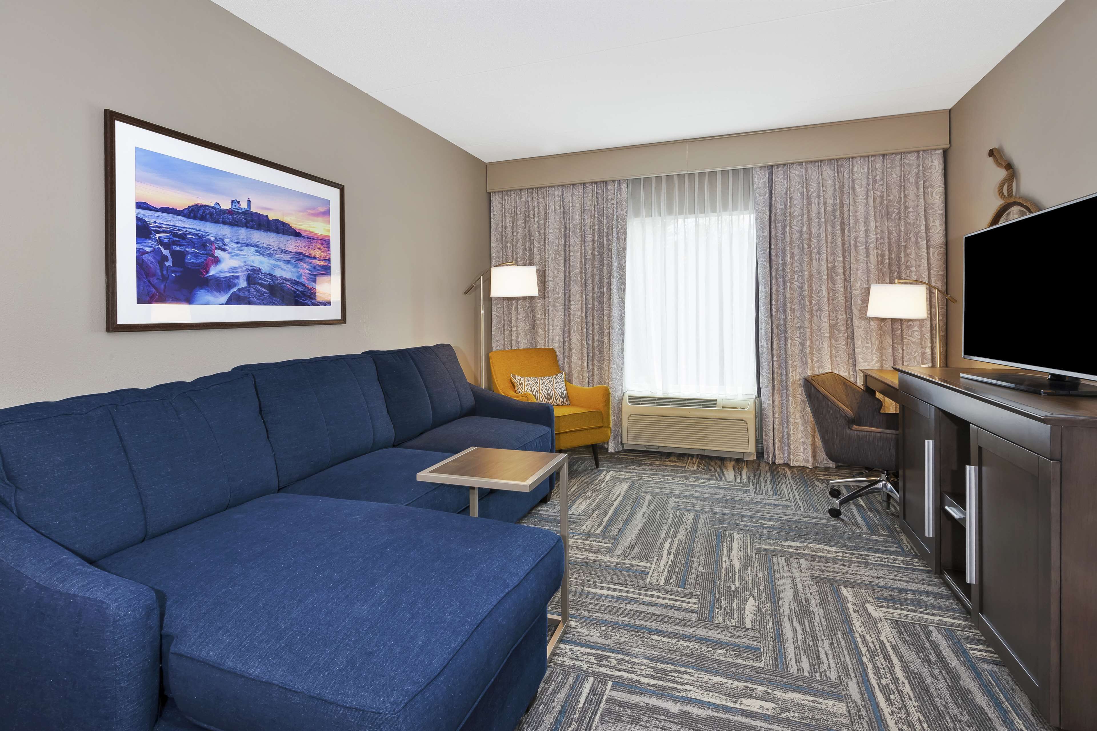 Hampton Inn & Suites Hampton Inn & Suites