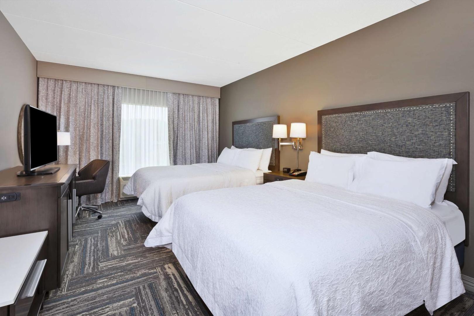 Hampton Inn & Suites Hampton Inn & Suites