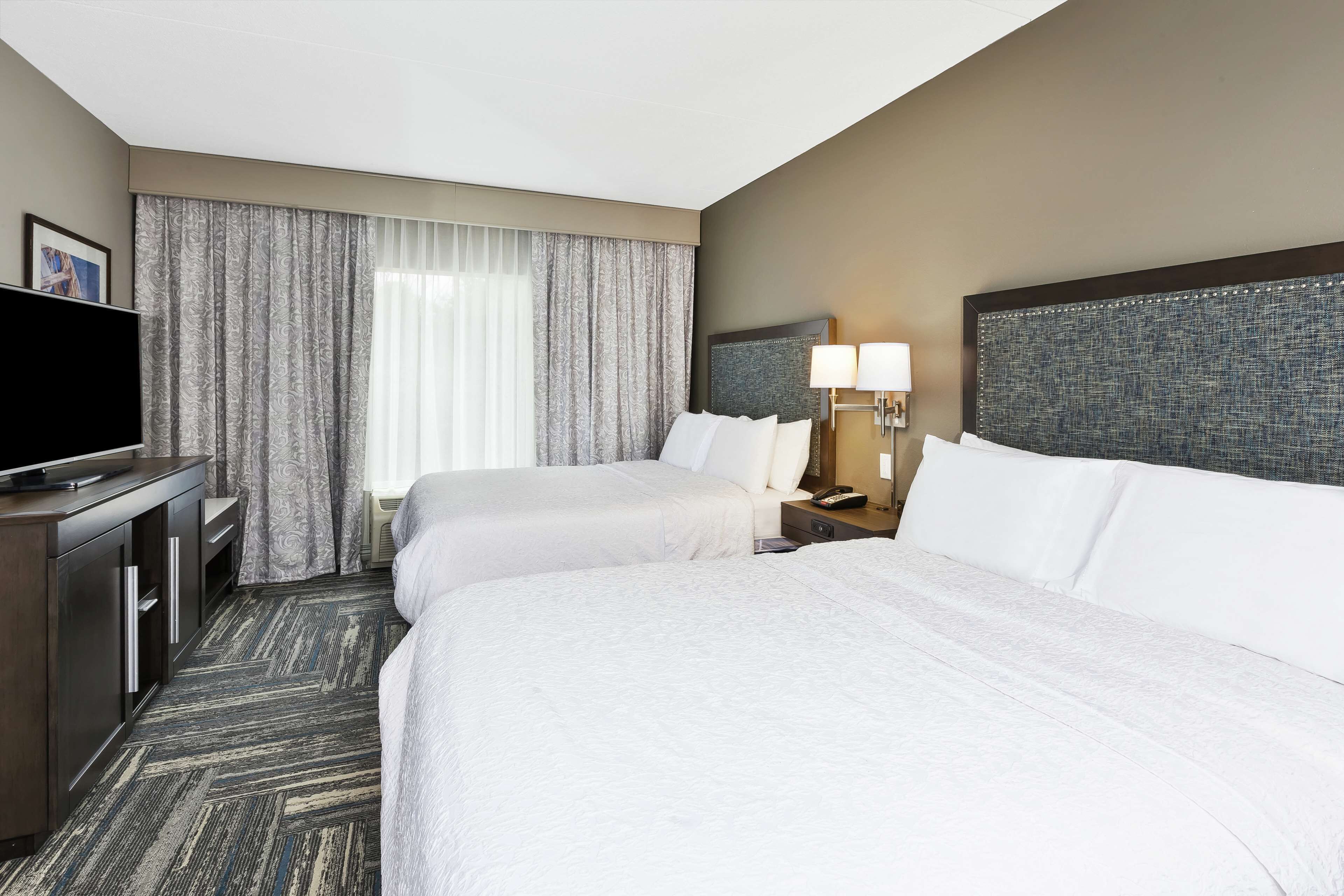 Hampton Inn & Suites Hampton Inn & Suites