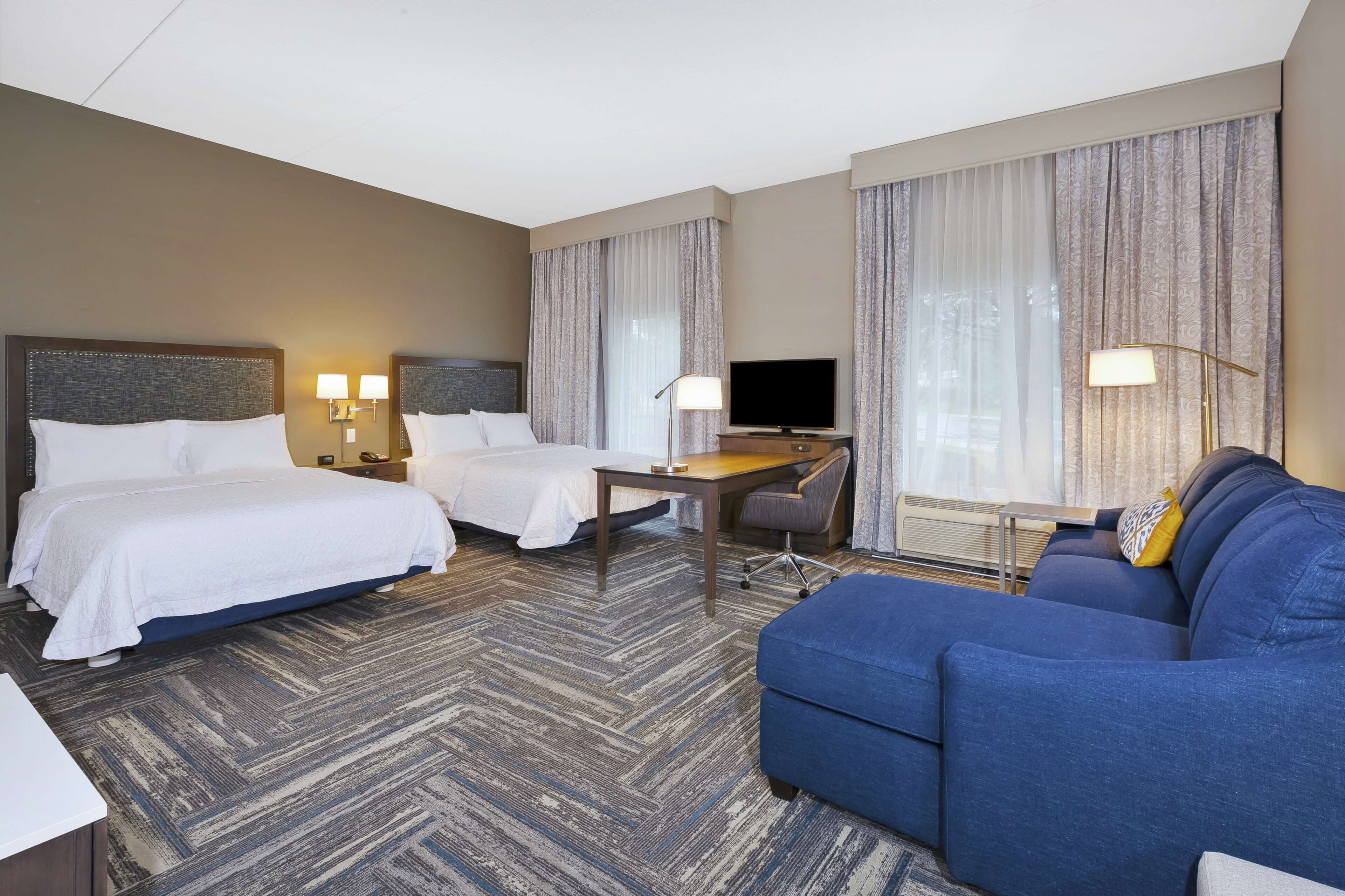 Hampton Inn & Suites Hampton Inn & Suites