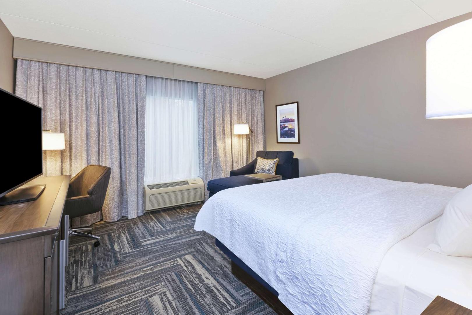 Hampton Inn & Suites Hampton Inn & Suites