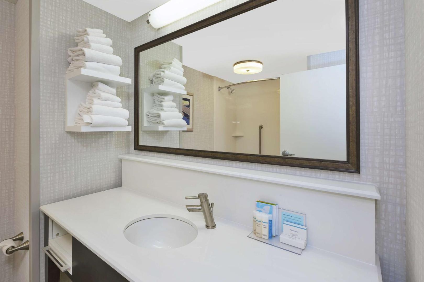 Hampton Inn & Suites Hampton Inn & Suites