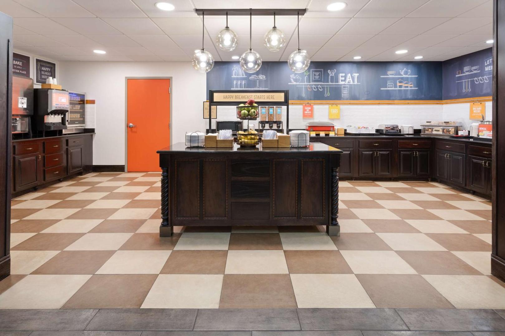 Hampton Inn & Suites Hampton Inn & Suites