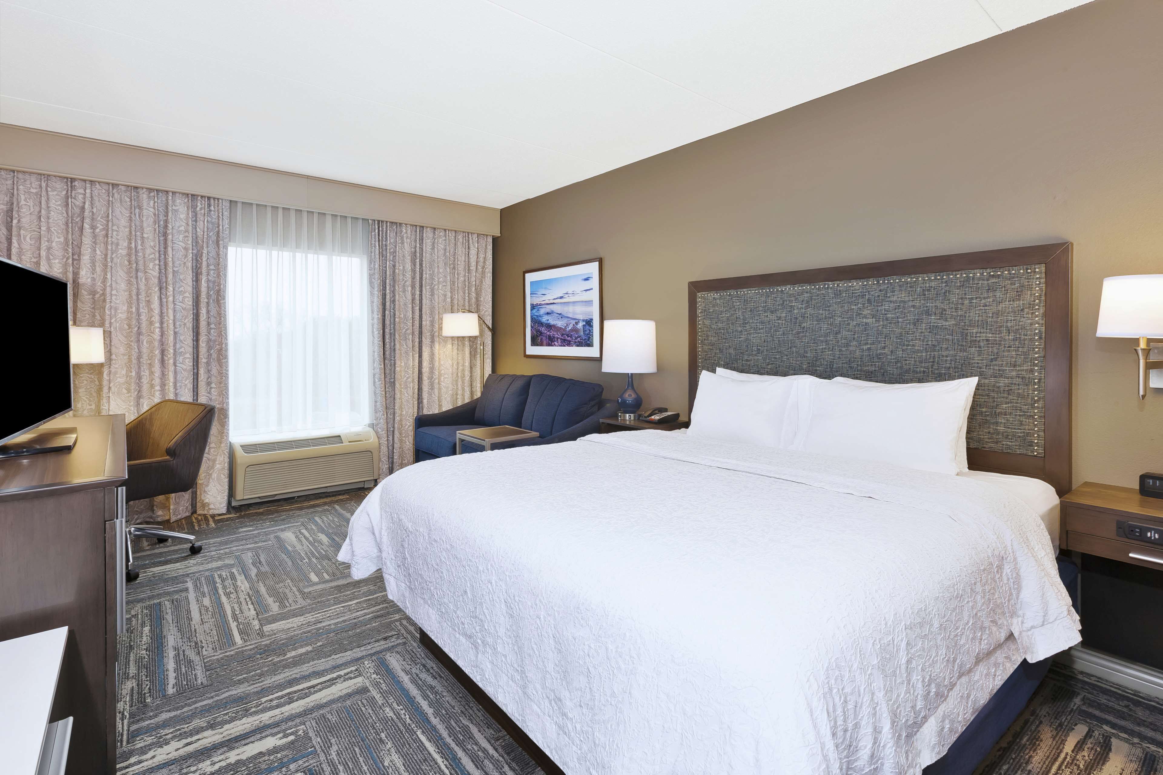 Hampton Inn & Suites Hampton Inn & Suites