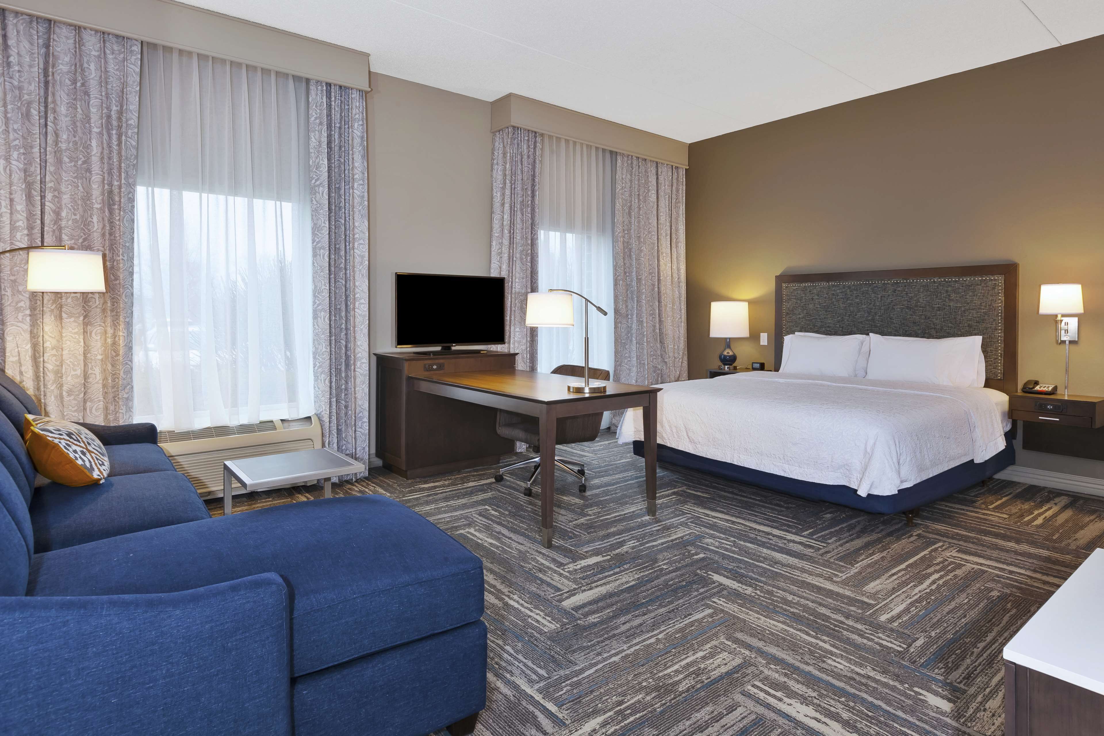 Hampton Inn & Suites Hampton Inn & Suites