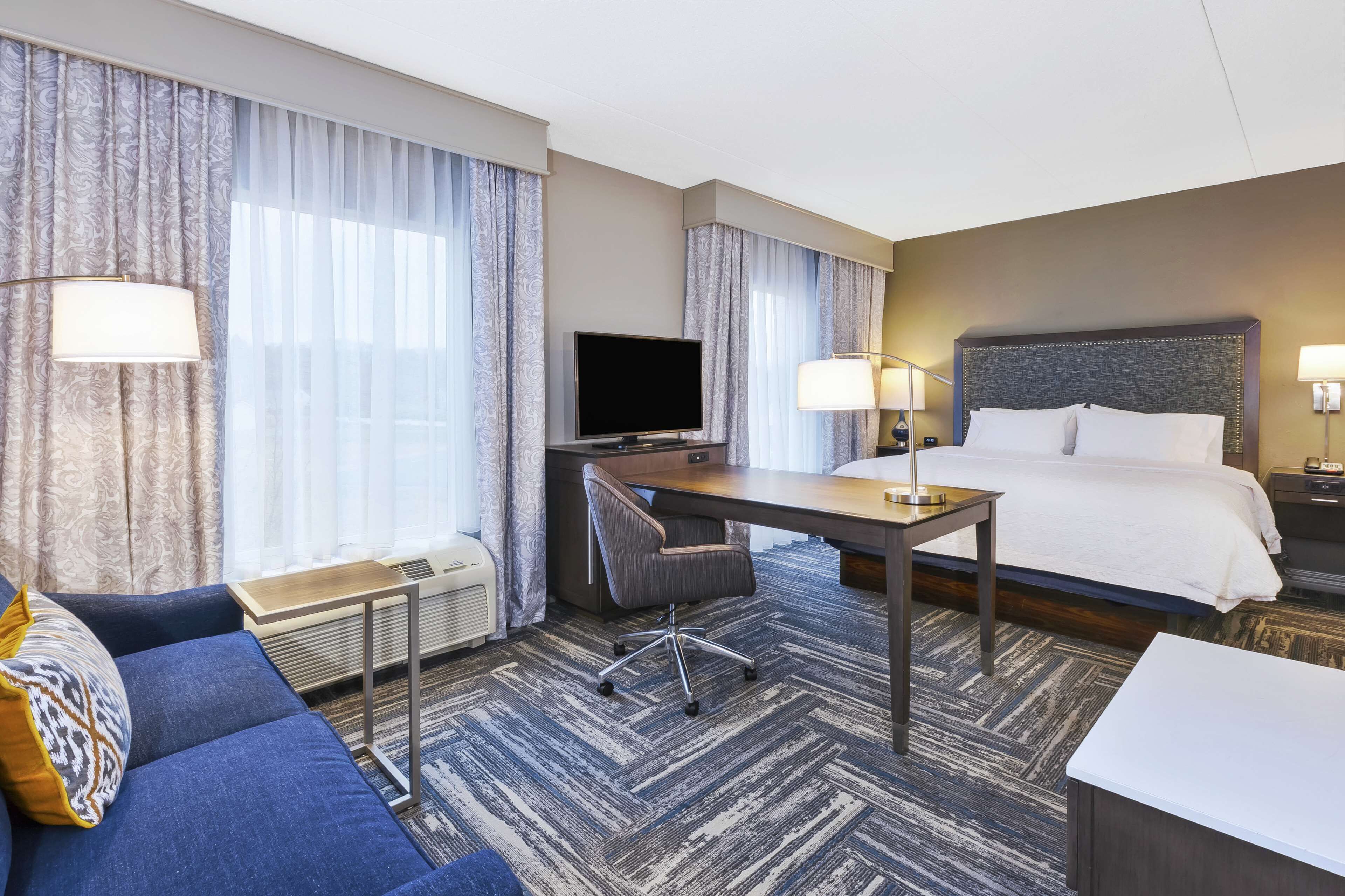 Hampton Inn & Suites Hampton Inn & Suites