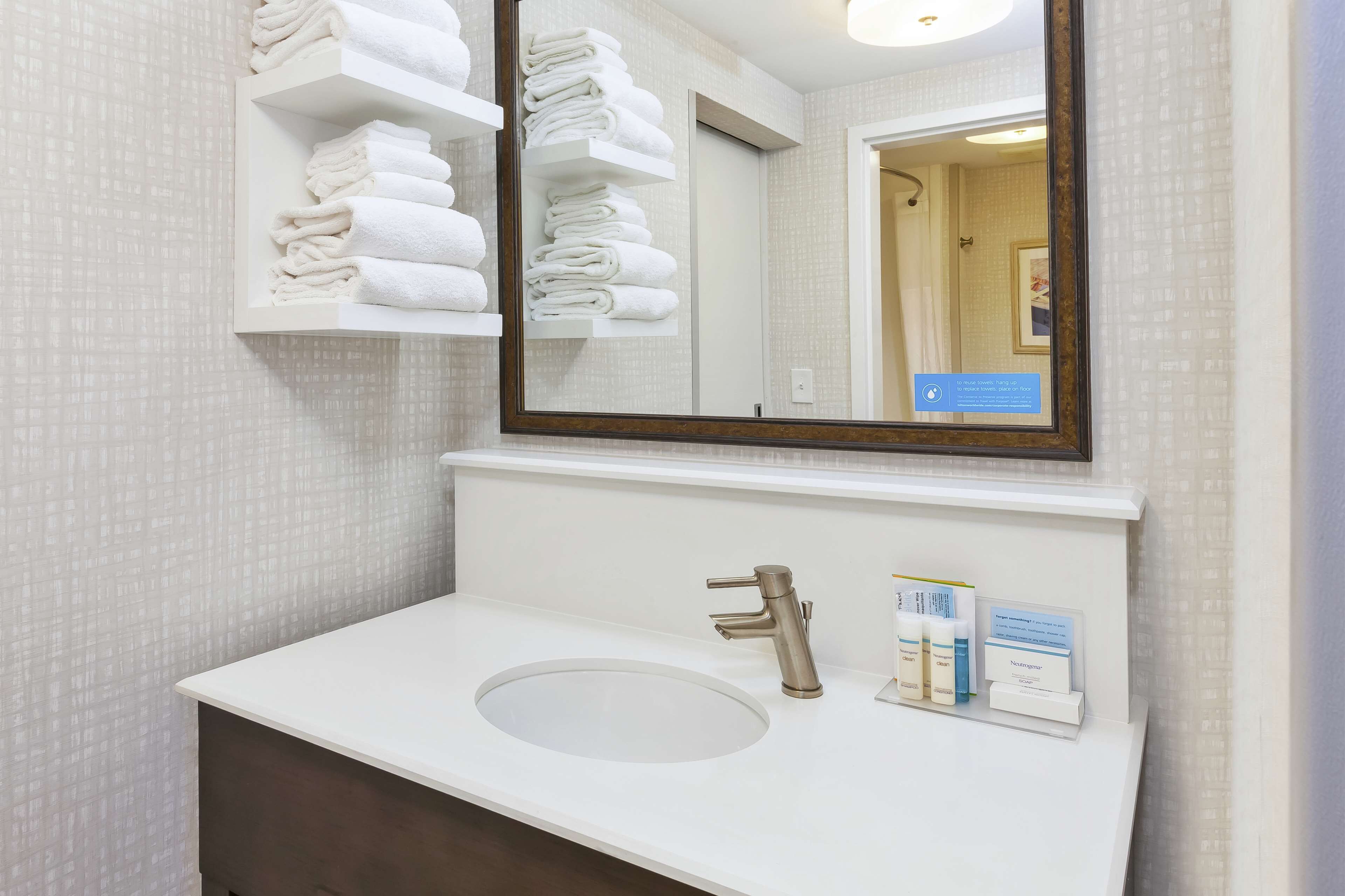 Hampton Inn & Suites Hampton Inn & Suites