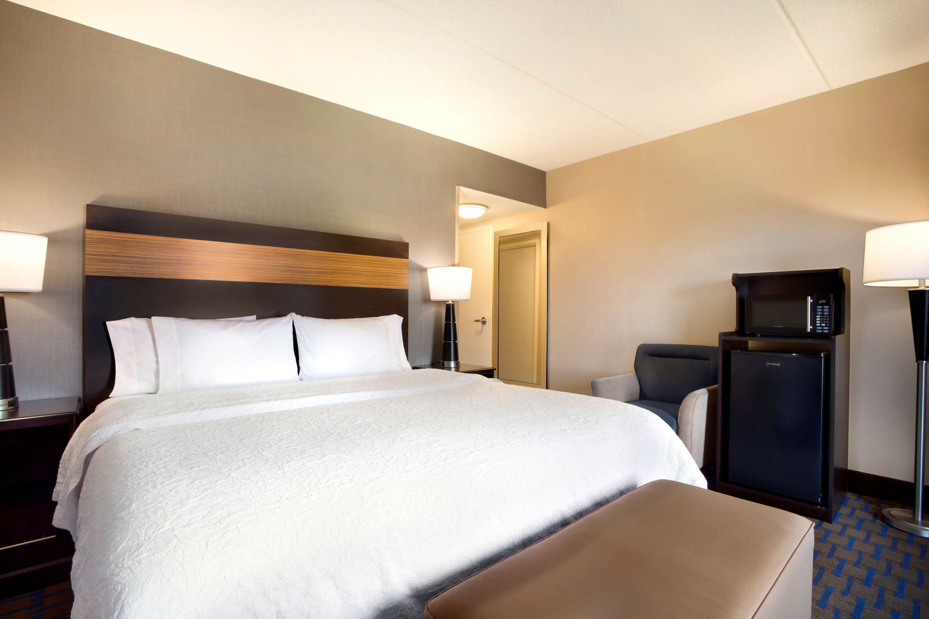 Hampton Inn & Suites Camp Springs Hampton Inn & Suites Camp Springs