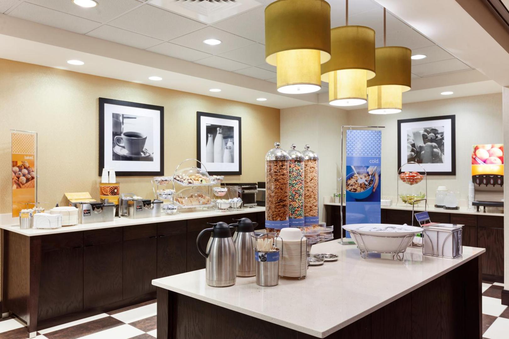 Hampton Inn & Suites Camp Springs Hampton Inn & Suites Camp Springs