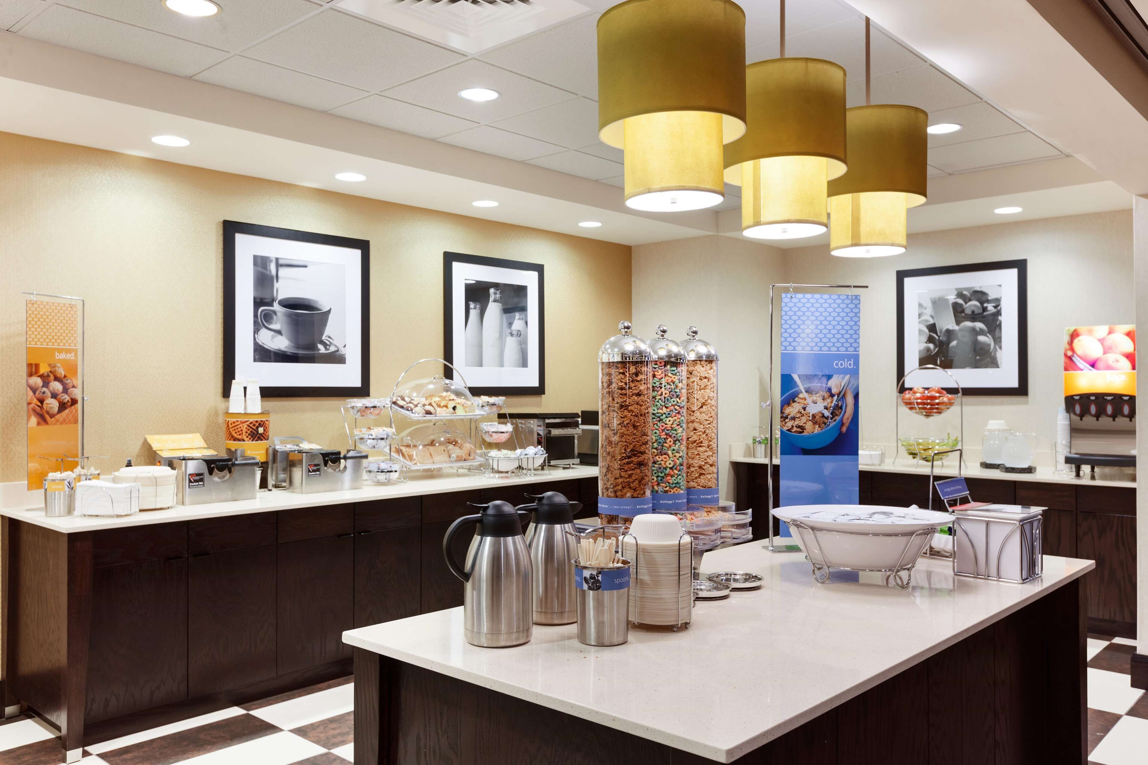 Hampton Inn & Suites Camp Springs Hampton Inn & Suites Camp Springs