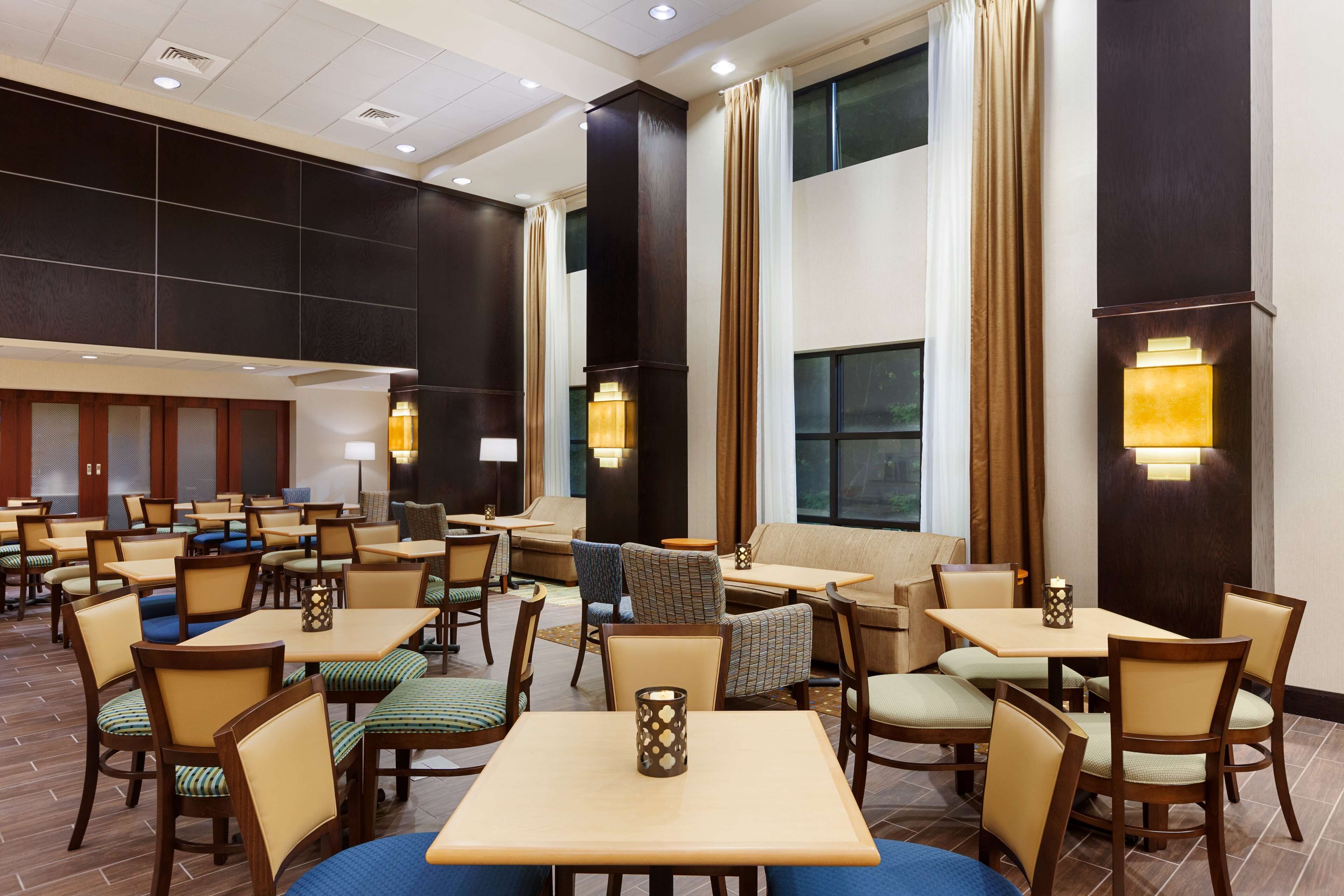 Hampton Inn & Suites Camp Springs Hampton Inn & Suites Camp Springs