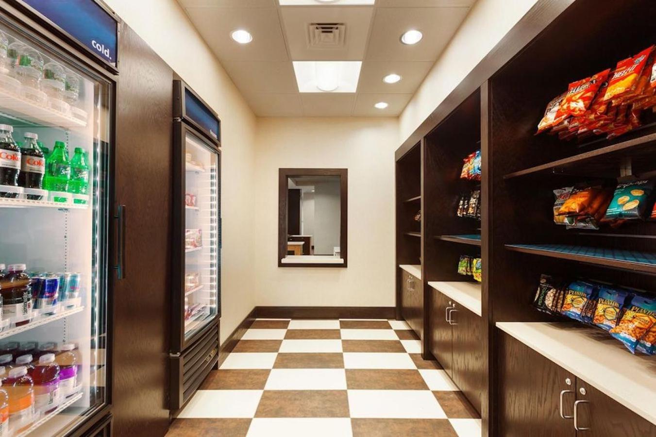 Hampton Inn & Suites Camp Springs Hampton Inn & Suites Camp Springs