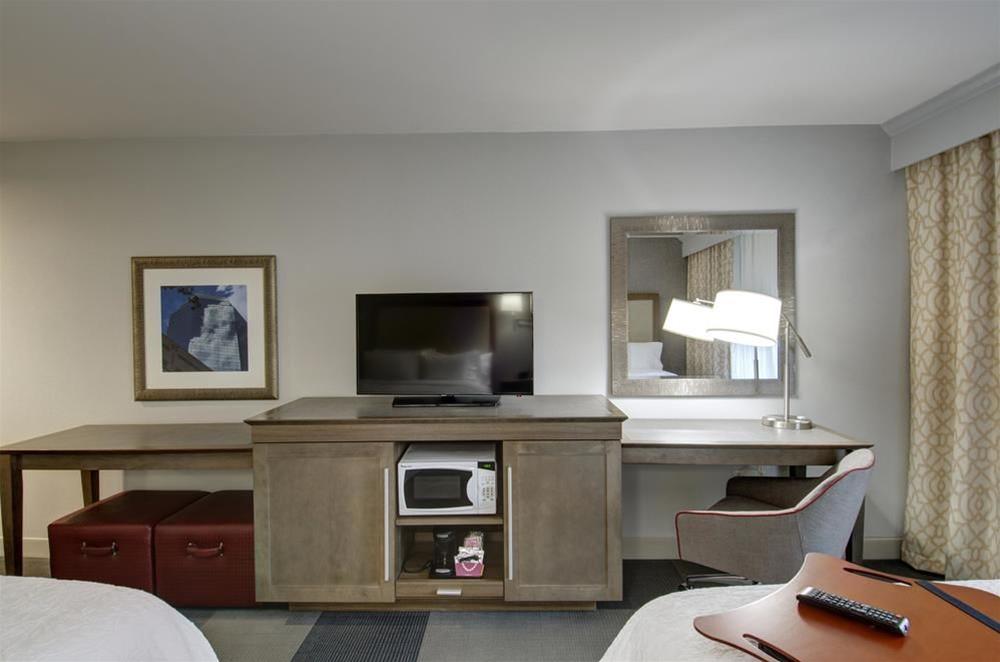 Hampton Inn & Suites Springfield/Downtown Hampton Inn & Suites Springfield/Downtown