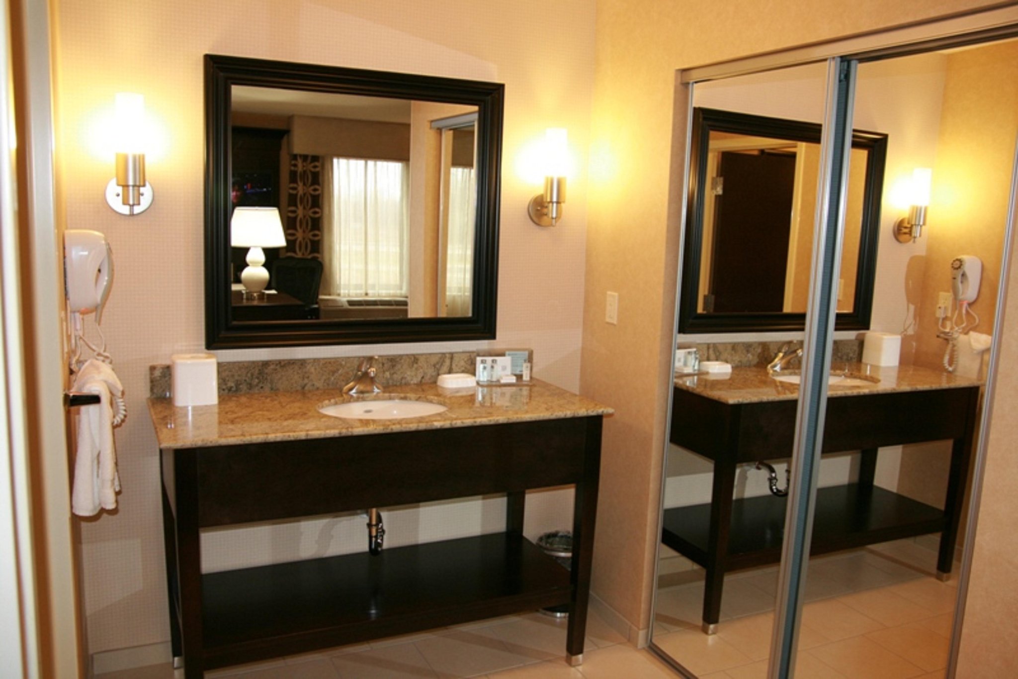 Hampton Inn and Suites Flint/Grand Blanc Hampton Inn and Suites Flint/Grand Blanc