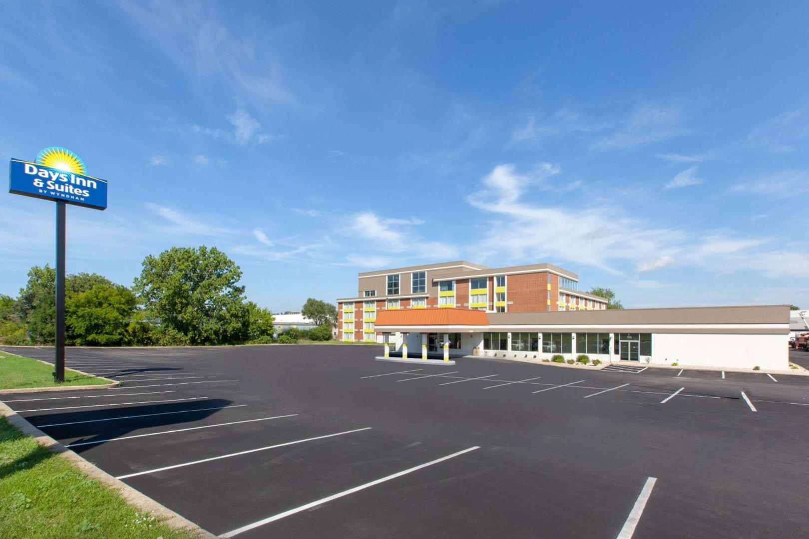 Days Inn and Suites by Wyndham Grand Rapids Near Downtown Days Inn and Suites by Wyndham Grand Rapids Near Downtown