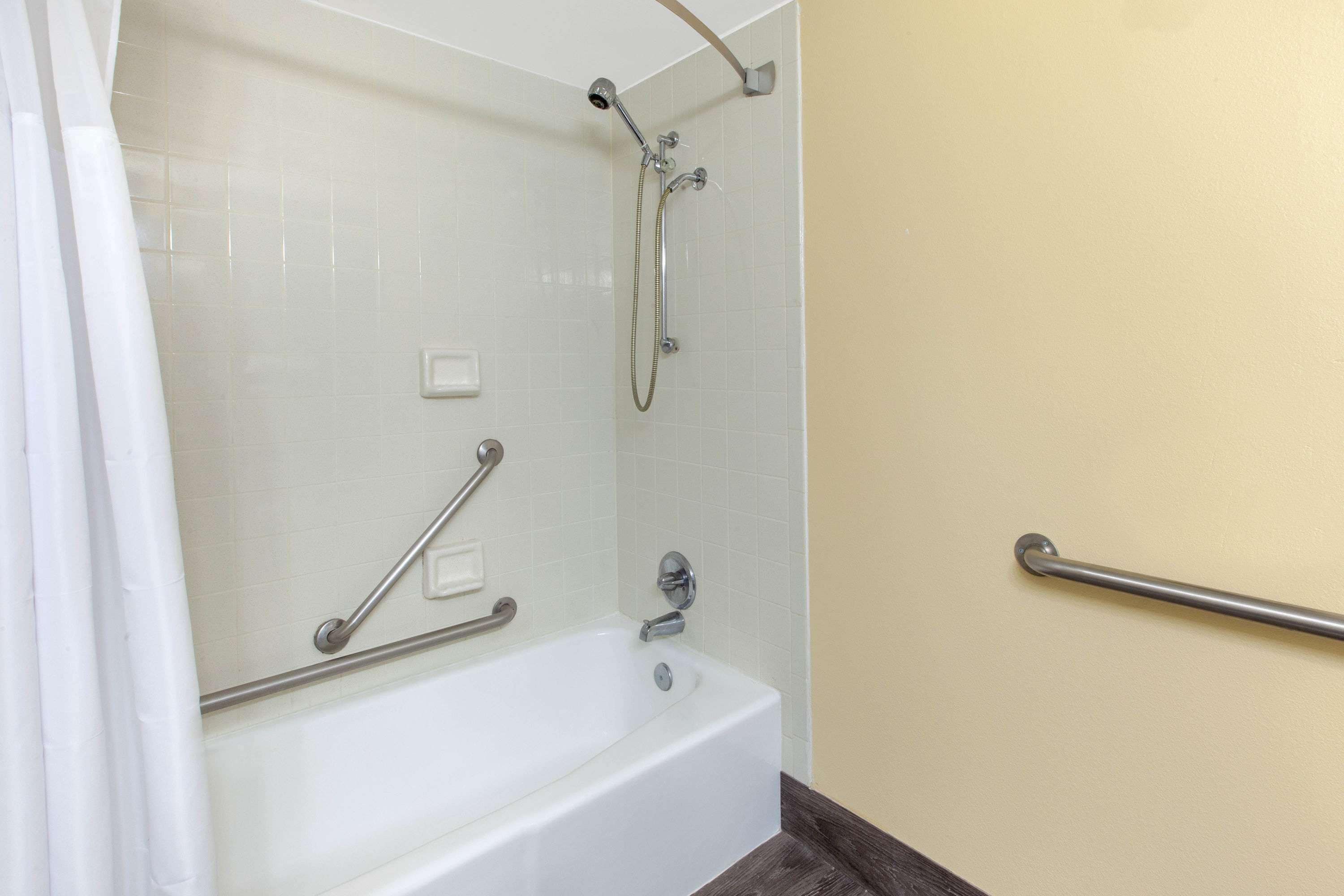 Days Inn and Suites by Wyndham Grand Rapids Near Downtown Days Inn and Suites by Wyndham Grand Rapids Near Downtown