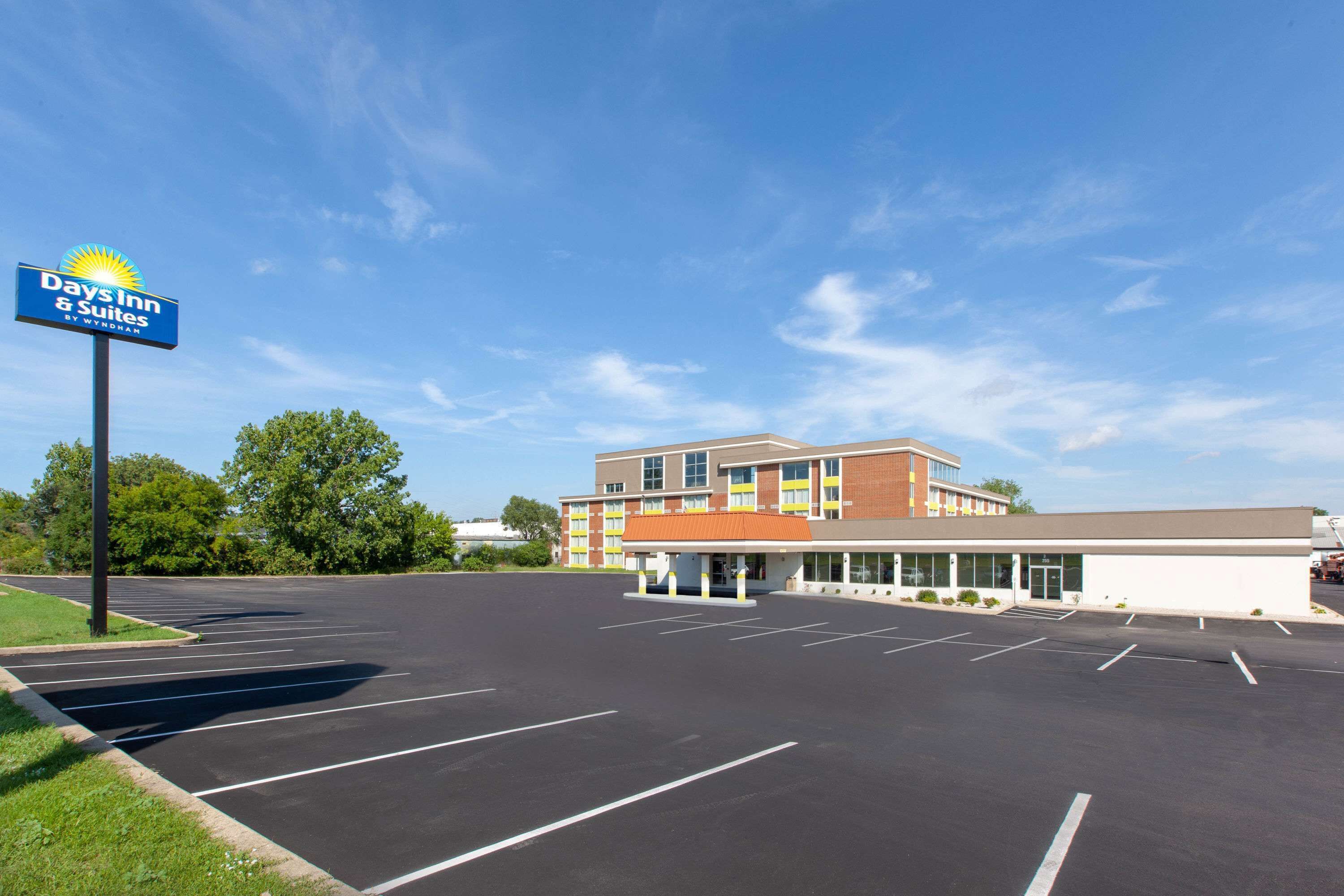 Days Inn and Suites by Wyndham Grand Rapids Near Downtown Days Inn and Suites by Wyndham Grand Rapids Near Downtown