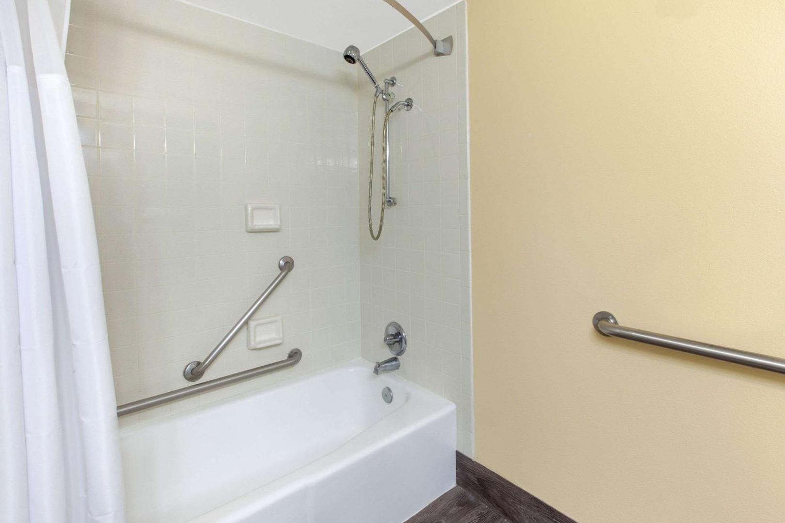 Days Inn and Suites by Wyndham Grand Rapids Near Downtown Days Inn and Suites by Wyndham Grand Rapids Near Downtown