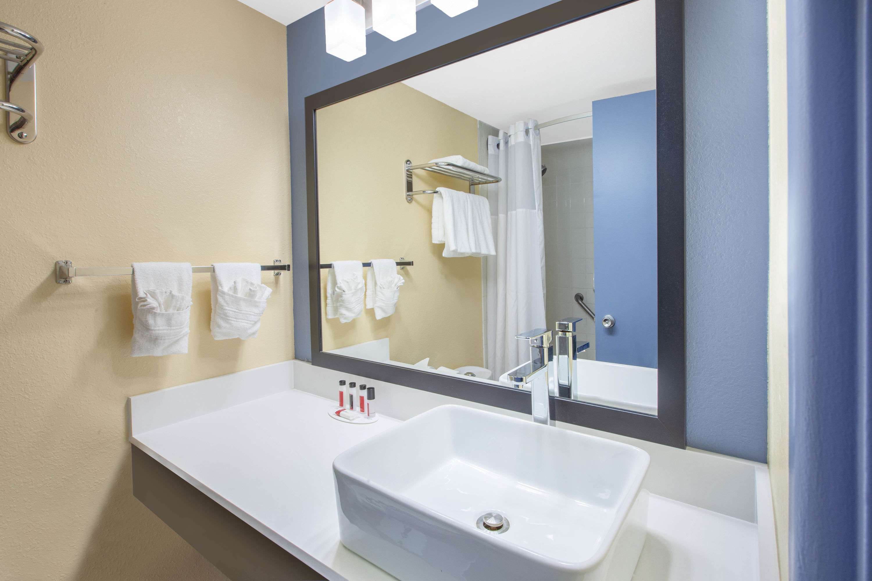 Days Inn and Suites by Wyndham Grand Rapids Near Downtown Days Inn and Suites by Wyndham Grand Rapids Near Downtown