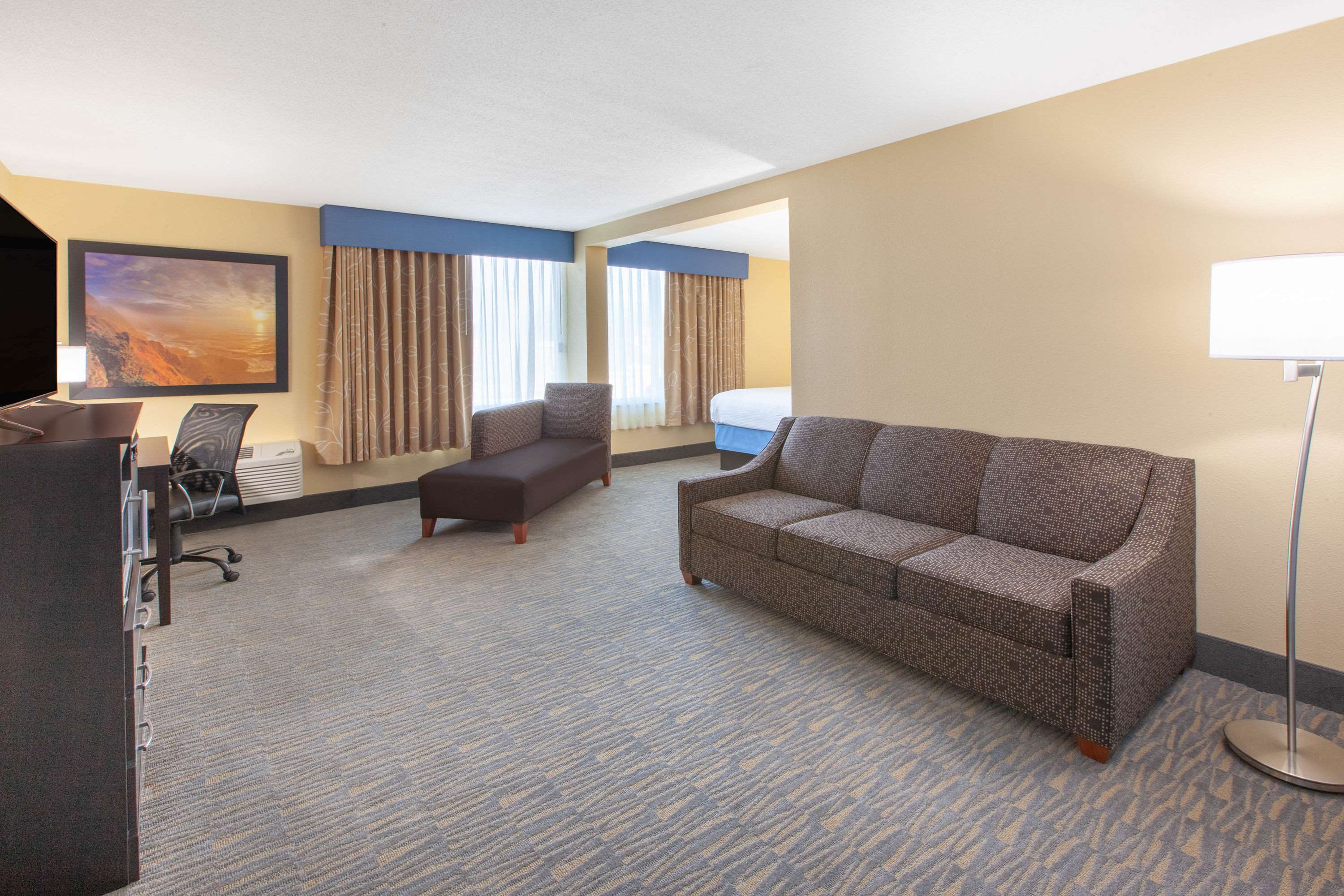Days Inn and Suites by Wyndham Grand Rapids Near Downtown Days Inn and Suites by Wyndham Grand Rapids Near Downtown