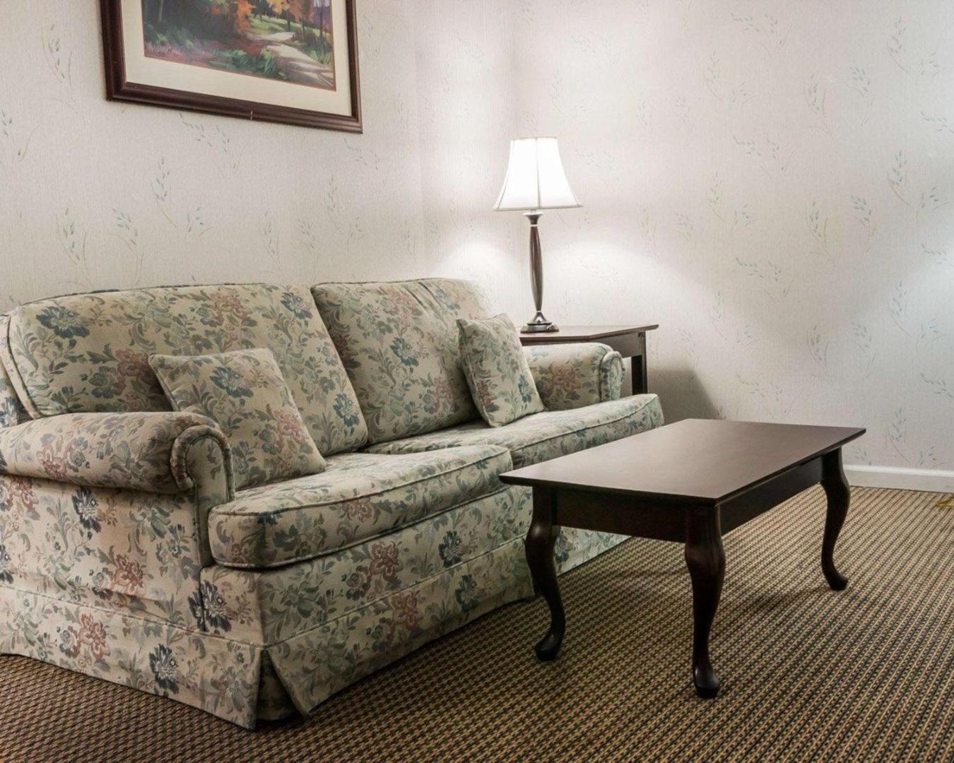 Econo Lodge & Suites Econo Lodge & Suites
