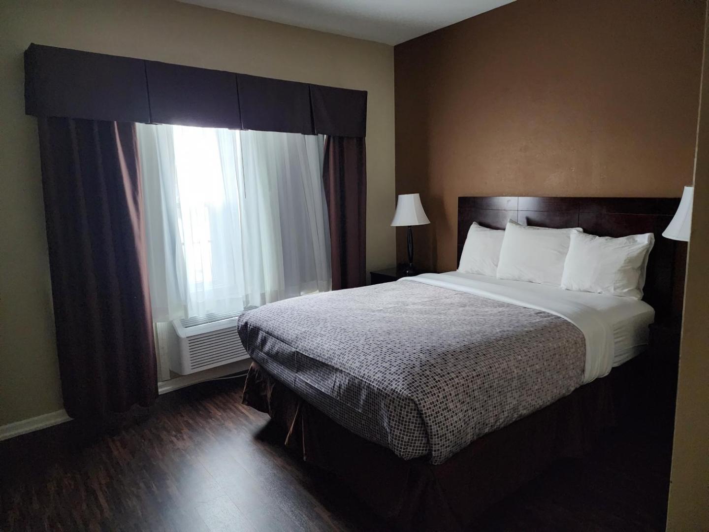 Econo Lodge & Suites Econo Lodge & Suites