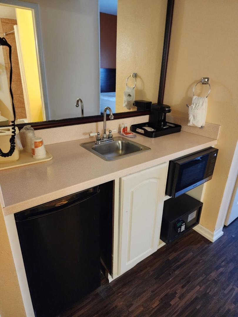 Econo Lodge & Suites Econo Lodge & Suites