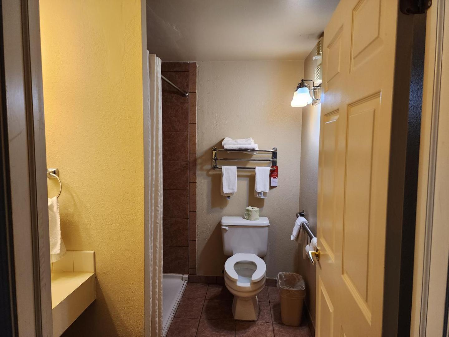 Econo Lodge & Suites Econo Lodge & Suites