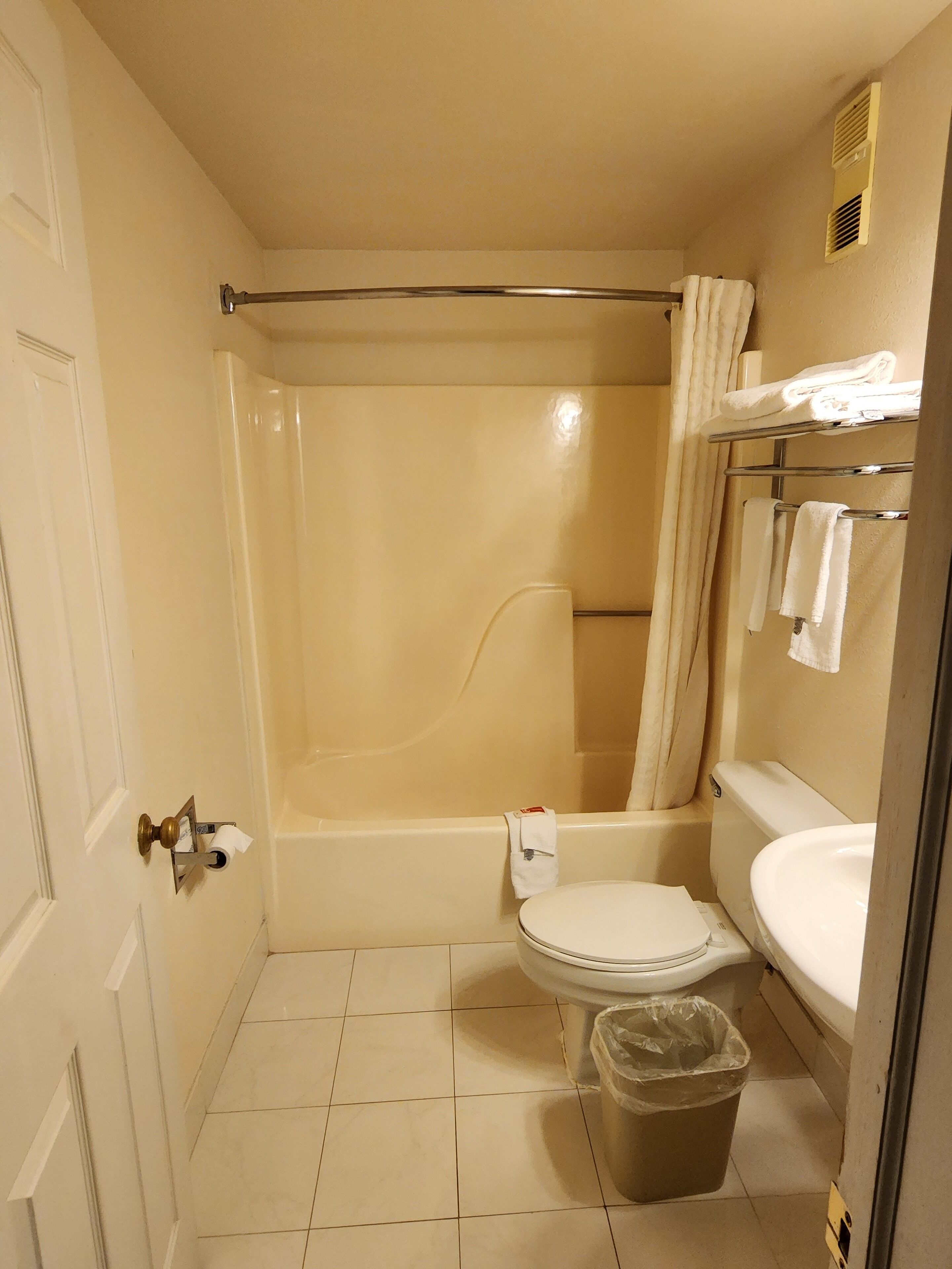 Econo Lodge & Suites Econo Lodge & Suites