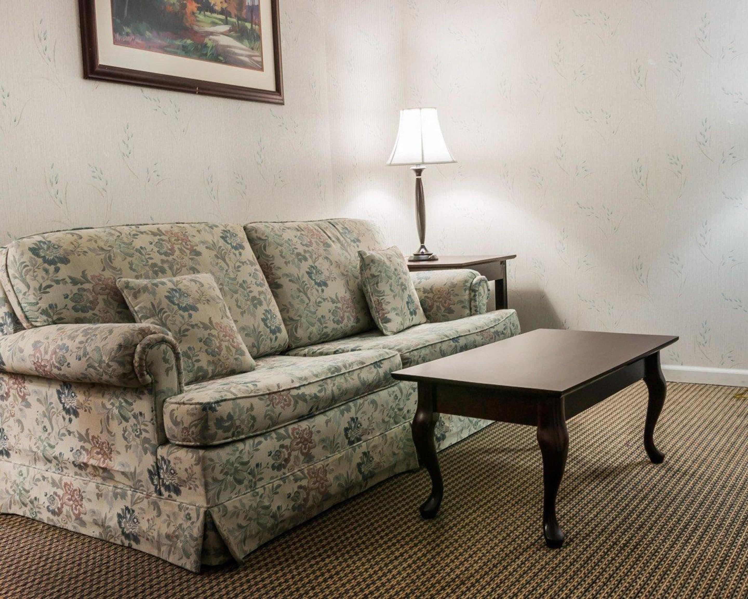 Econo Lodge & Suites Econo Lodge & Suites