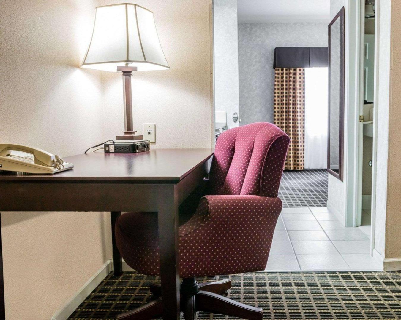 Econo Lodge & Suites Econo Lodge & Suites